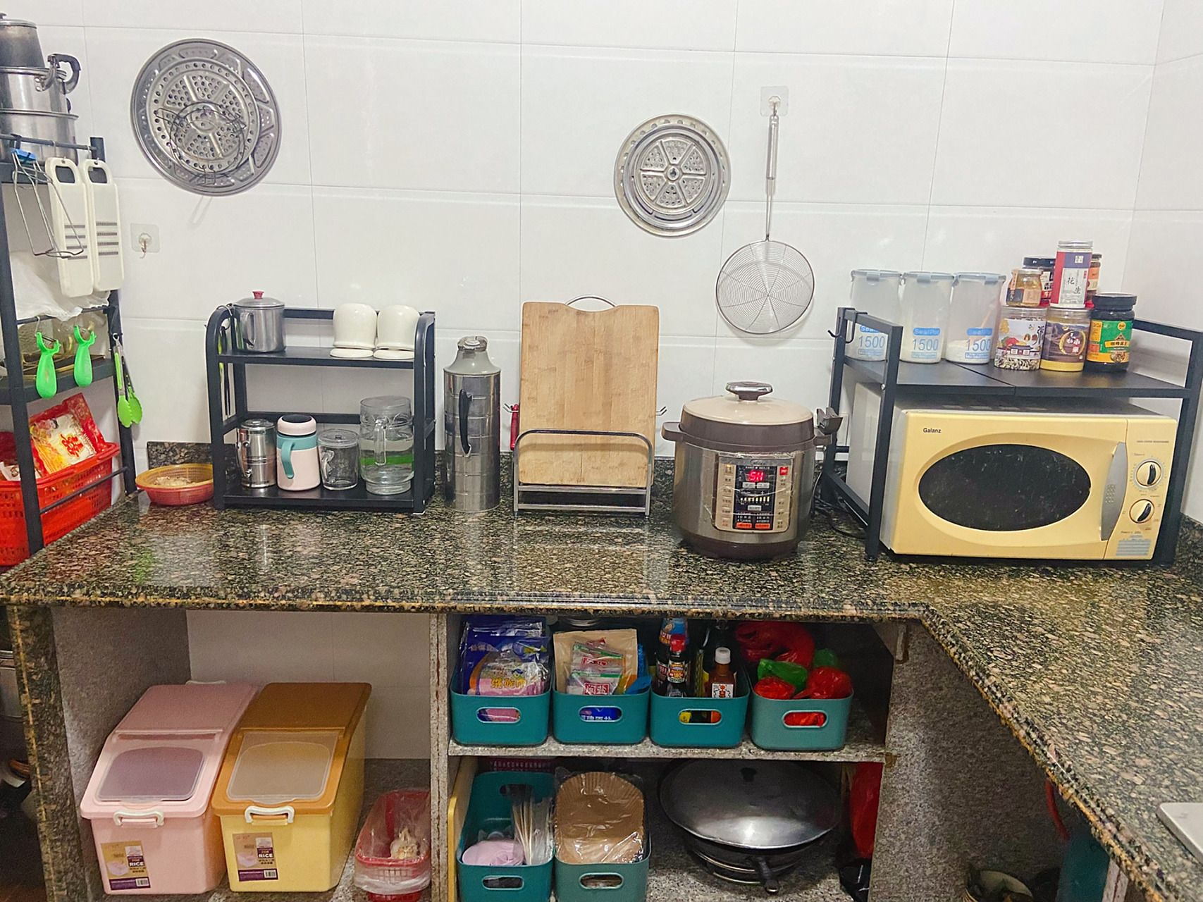 80年代闽南农村自建房的厨房 在80年代初相比之下,我们家算是比较简陋