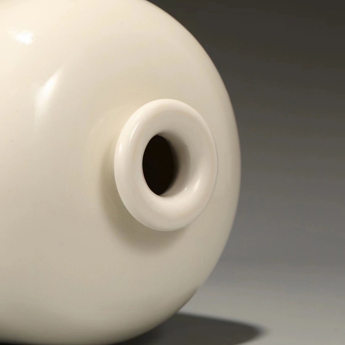 唐代 邢窑白釉梅瓶