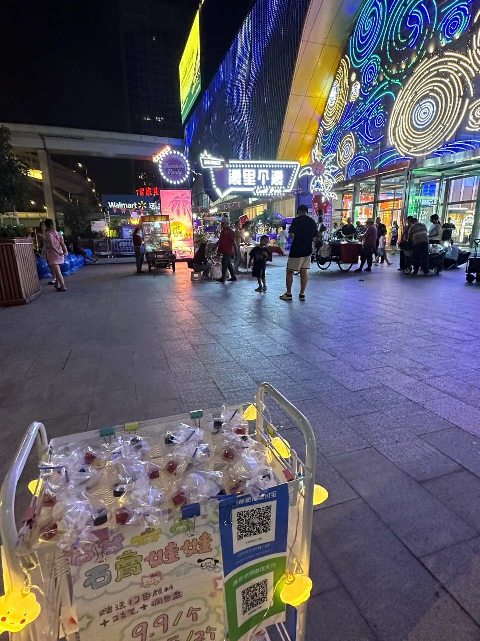 武汉王家湾摩尔城出口夜市