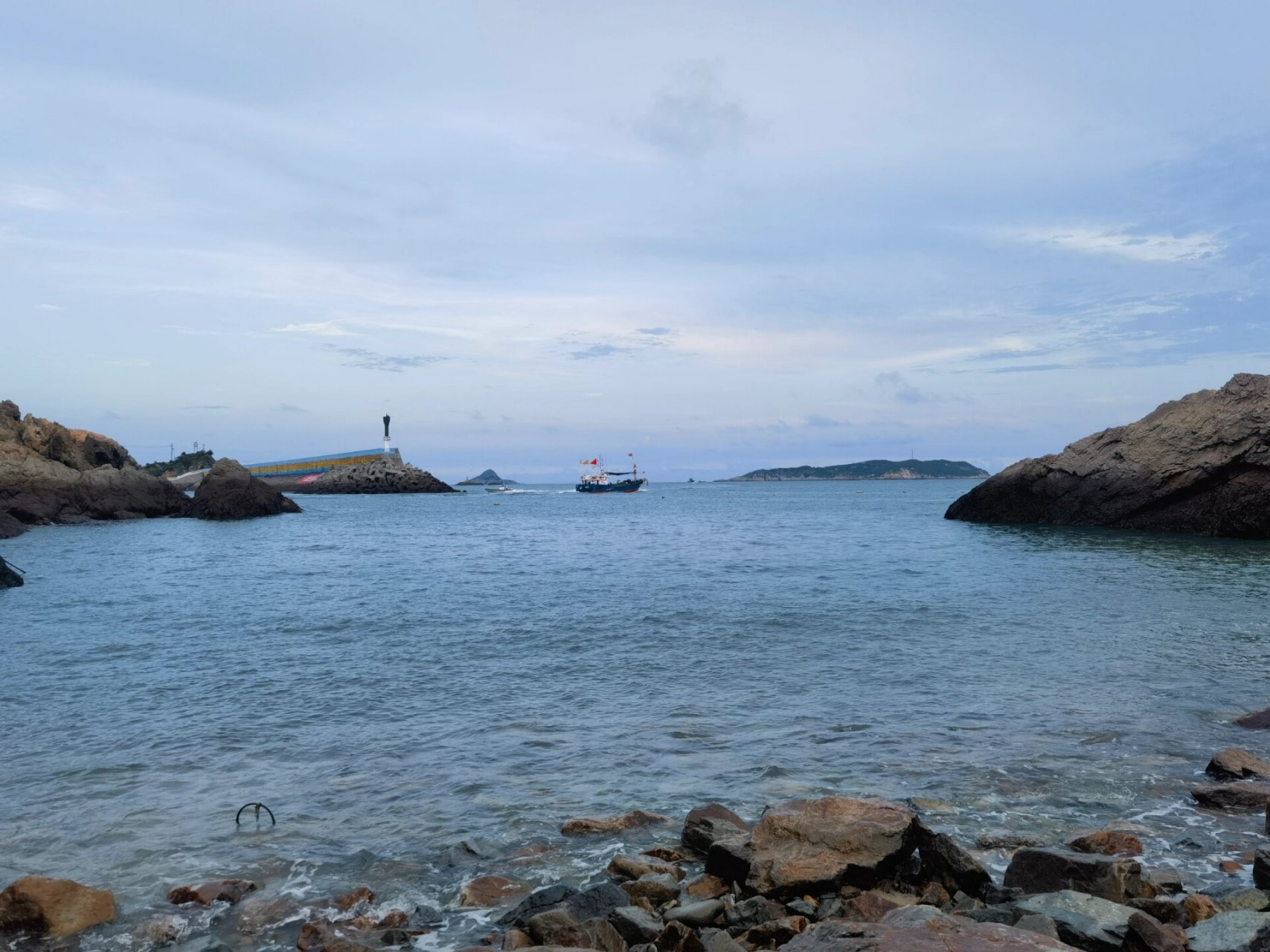 强烈推荐温州洞头白迭村沙滩,免费的沙滩,人少海水干净,可以游泳蜕吵