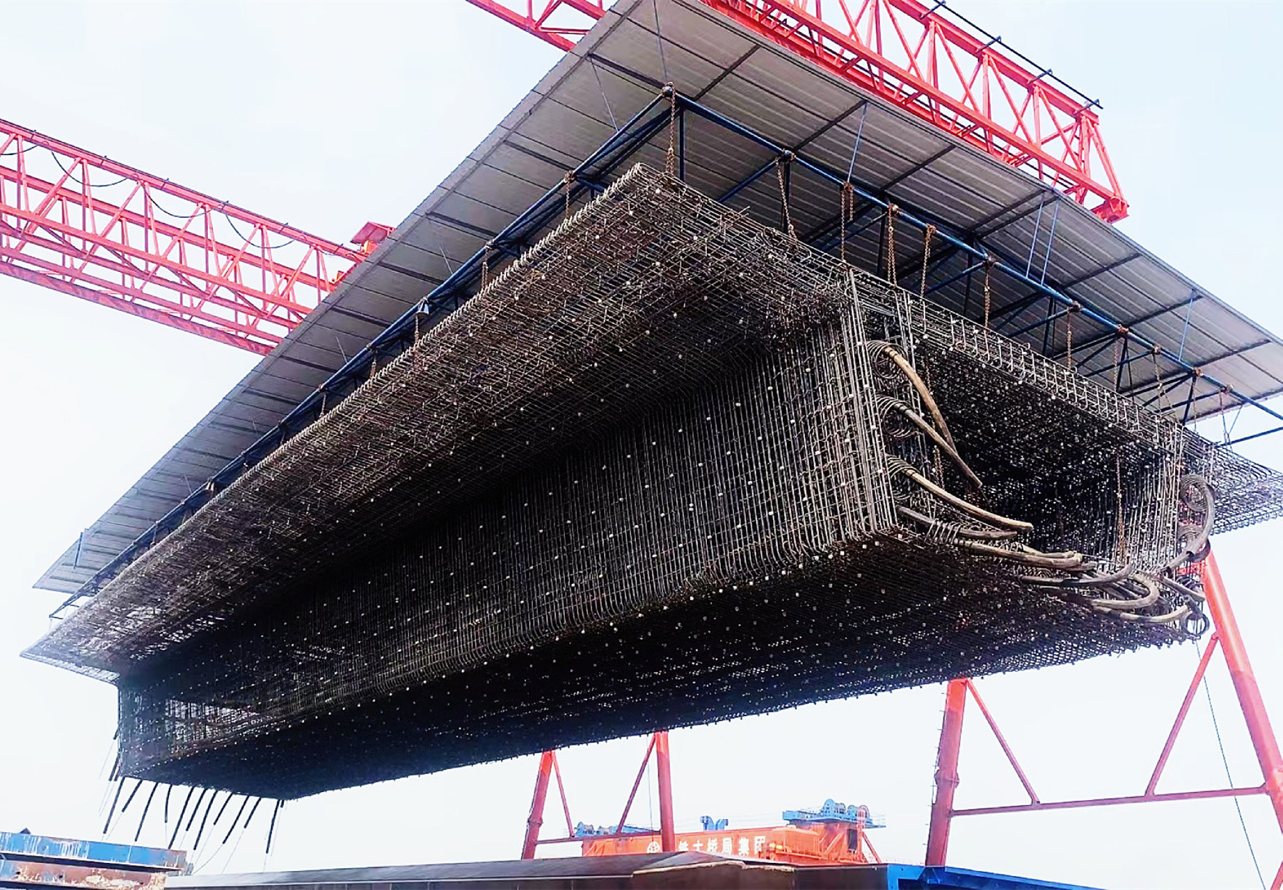 【新建襄阳至荆门高速铁路首榀新梁图预制箱梁顺利浇筑】6月12日早晨