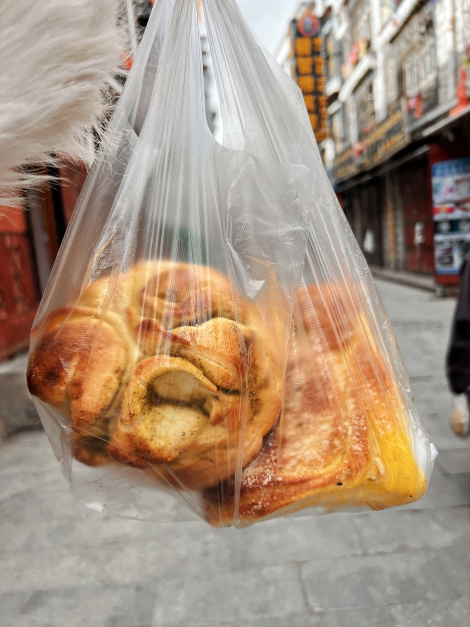 拉萨美食之——不知名小吃 99地址就在八廓街外面逛的这条步行街