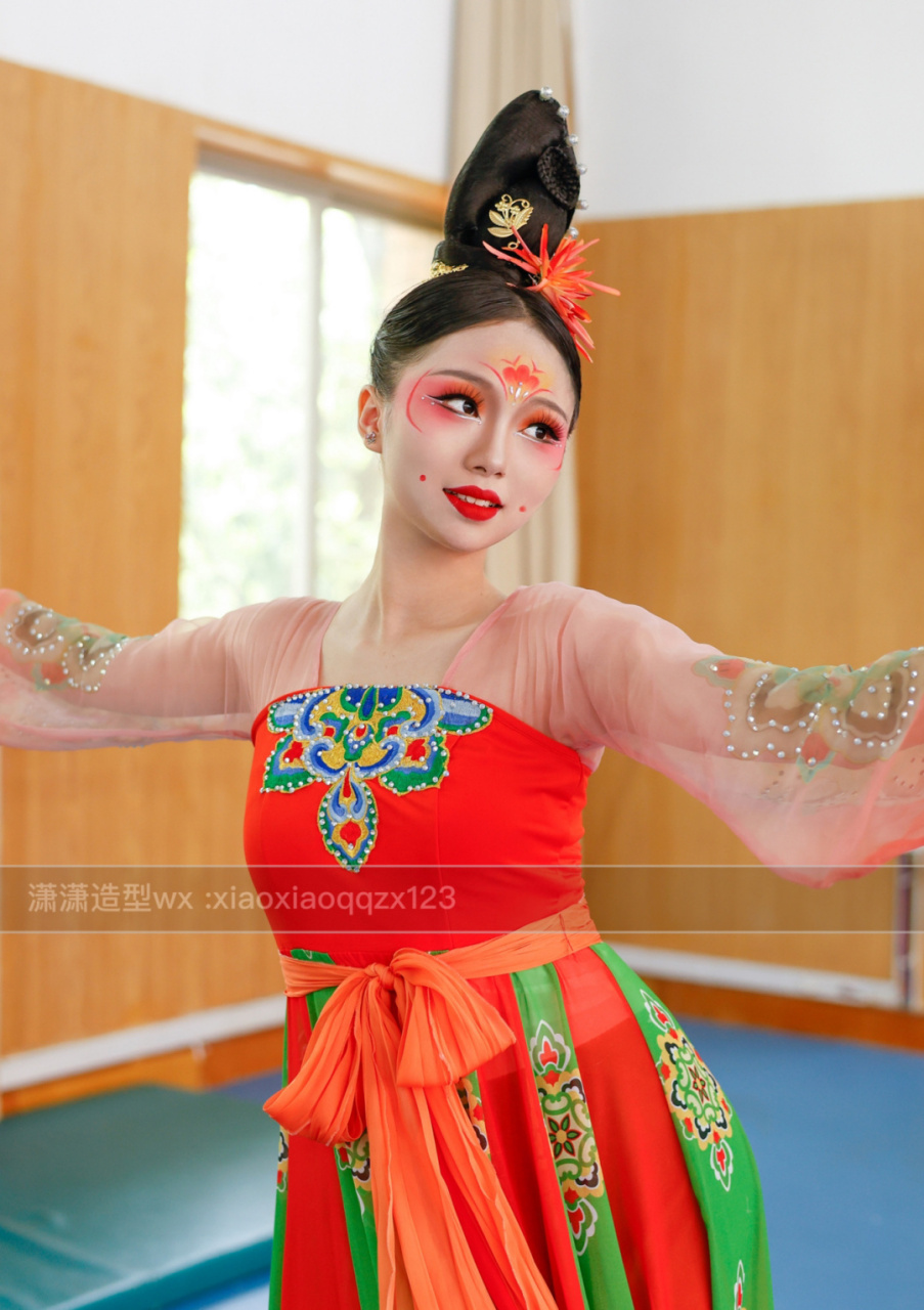 《唐印》独舞妆容分享 今年化的第一个唐印