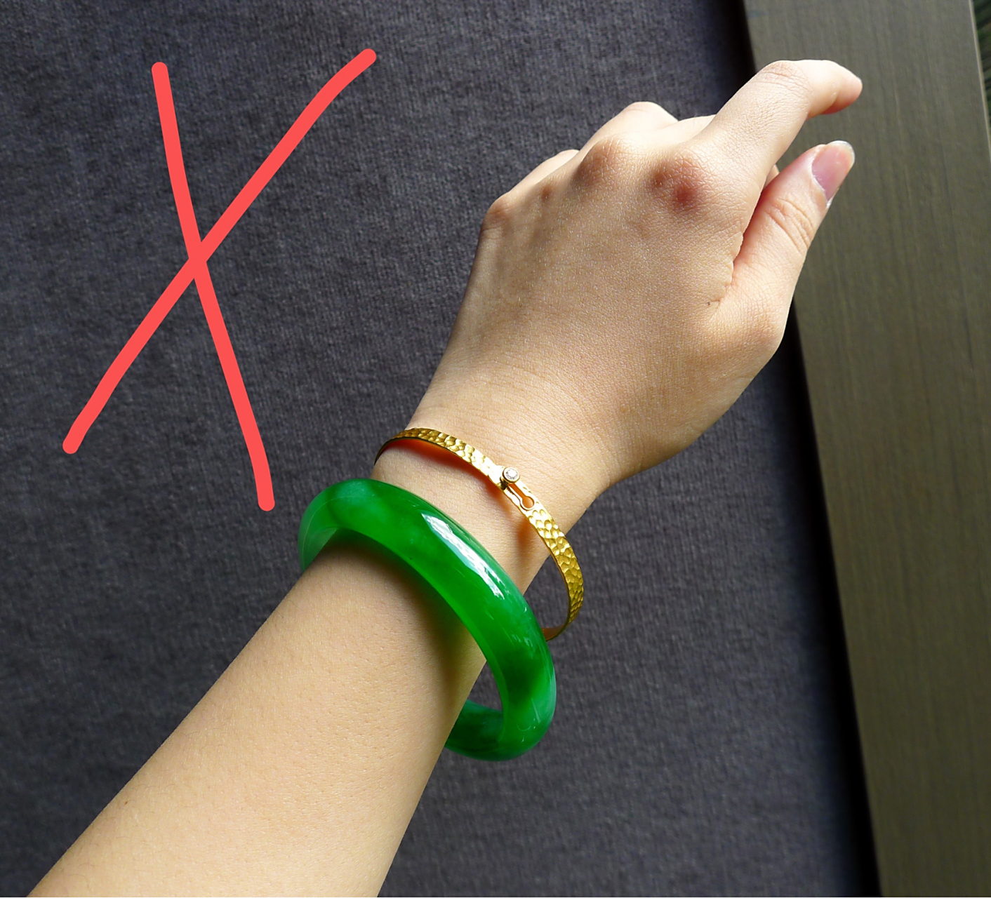 但是玉镯和金镯不能一起戴 玉手镯(包括金手链)和金手镯不能一起佩戴!