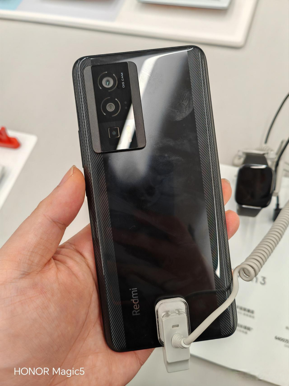 去小米之家对比了一下note12 turbo和k60……如果非要说,note12t打