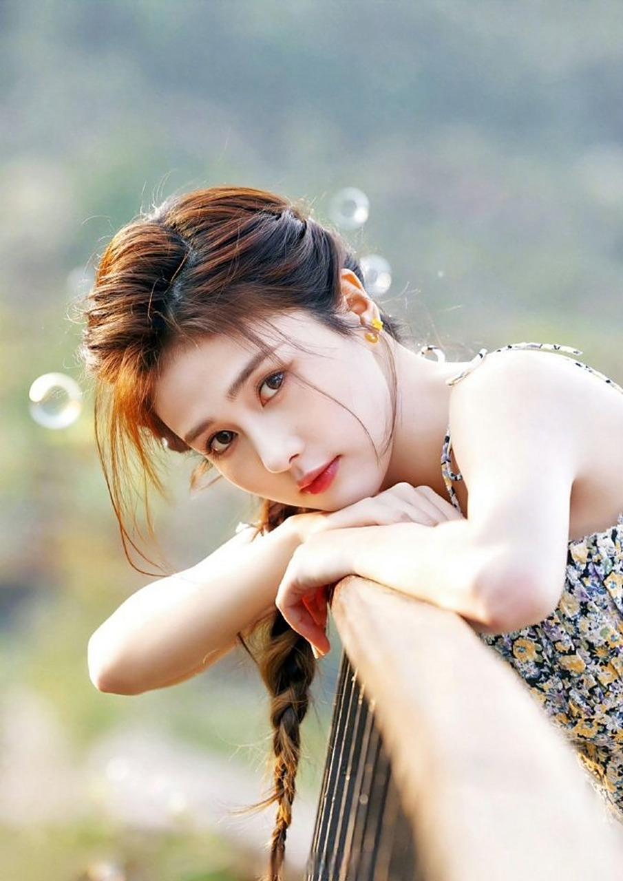 盘点女明星麻花辫造型,或松弛,或干练,最喜欢哪一款?