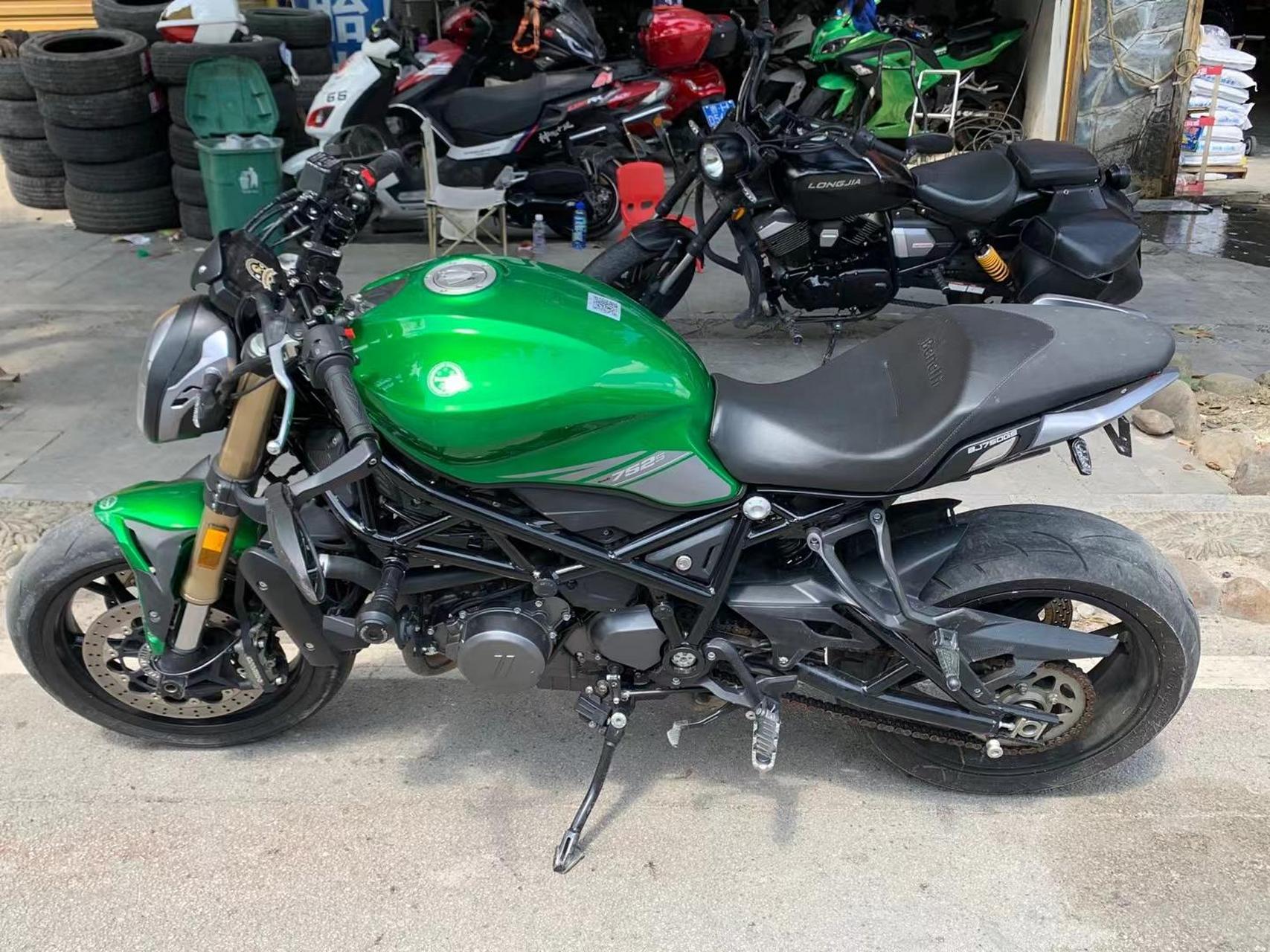 19贝纳利752s高配,1万公里,刚做完大保养费用也在原厂把也在到手零