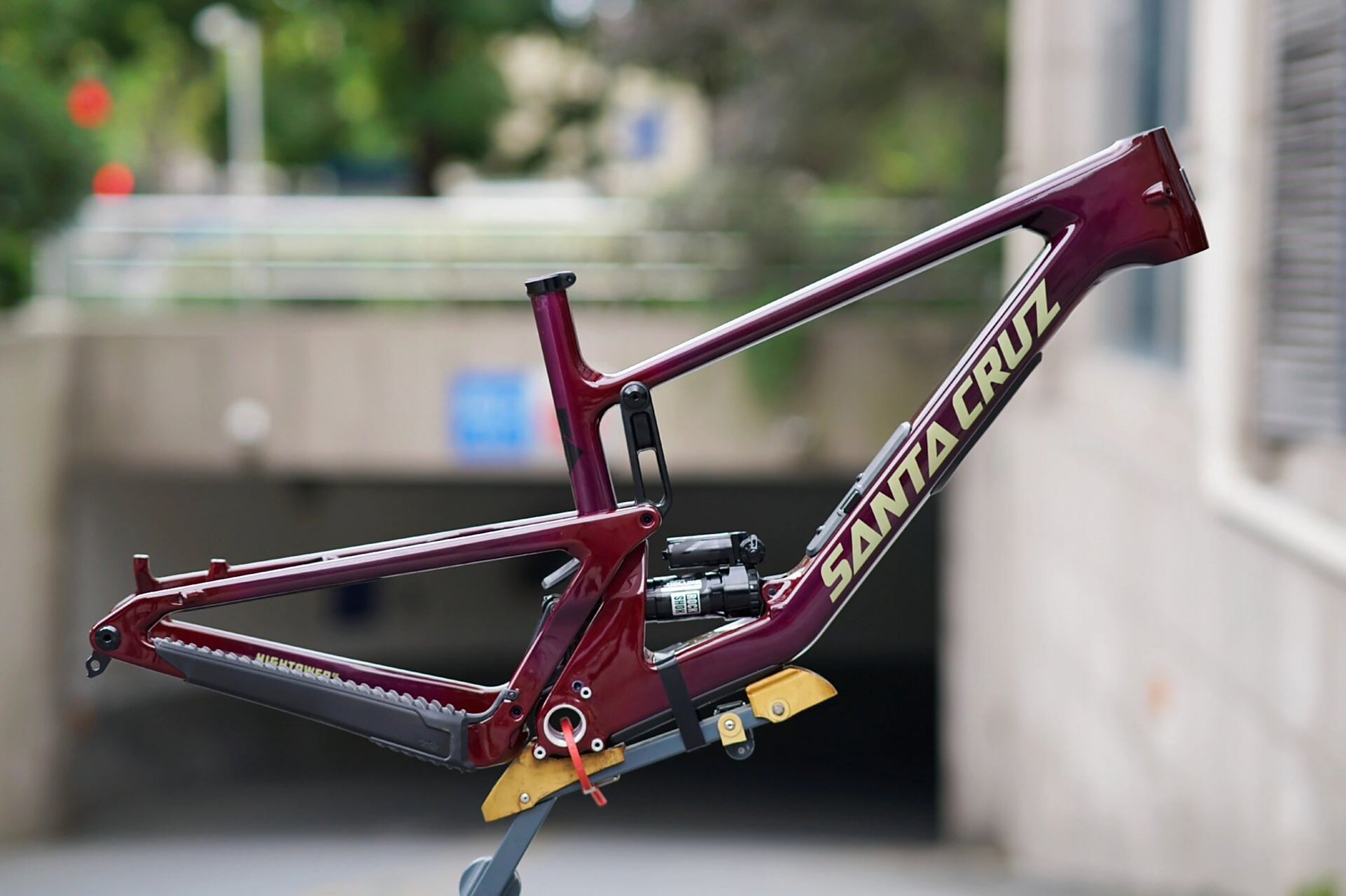 santa cruz hightower cc am软尾车架到货   亮点配置: -	145mm后轮