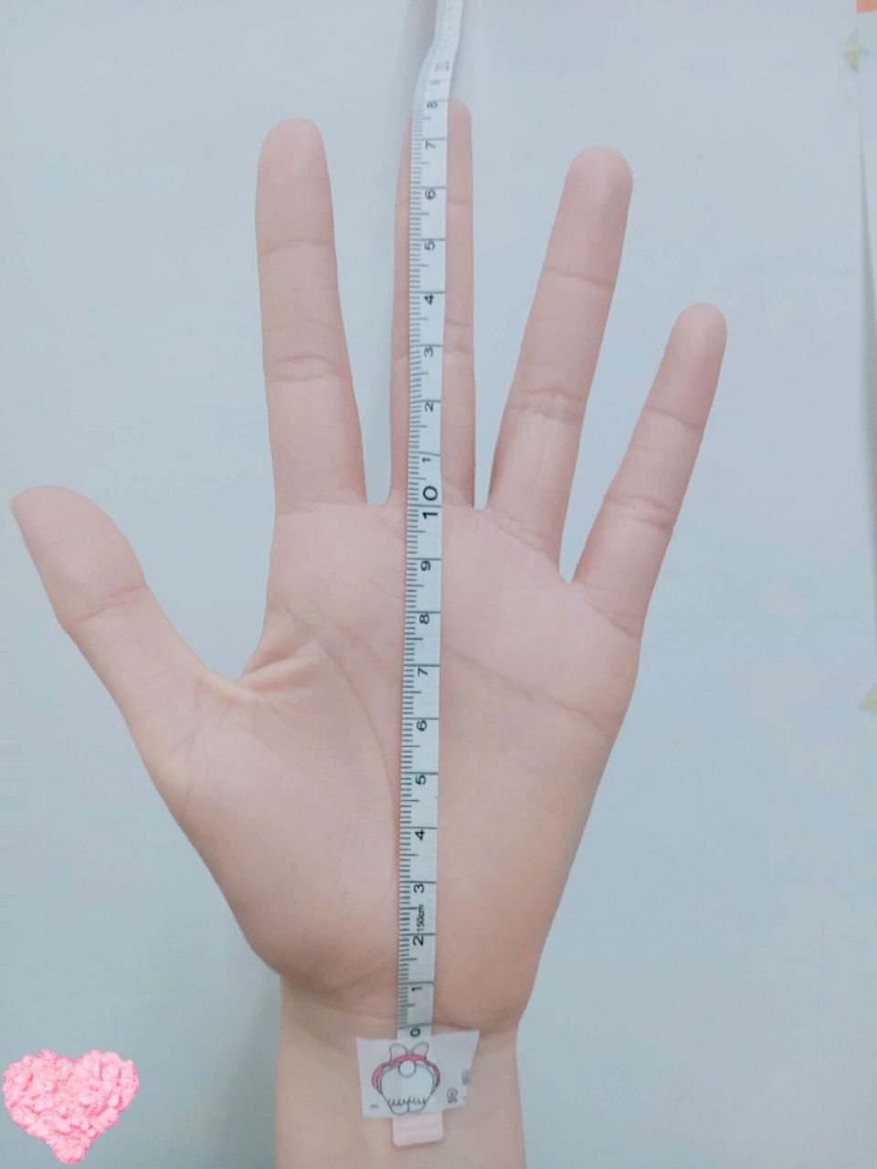 测手长之挑战女生最长手指 我的:手掌10cm,手指8cm,一共18cm 寻找比我