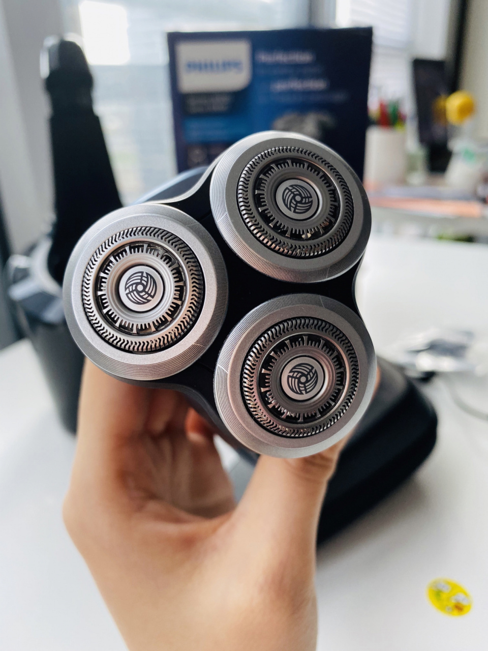 philips series9000 七八年前作为生日礼物入过一个philips的三头剃须