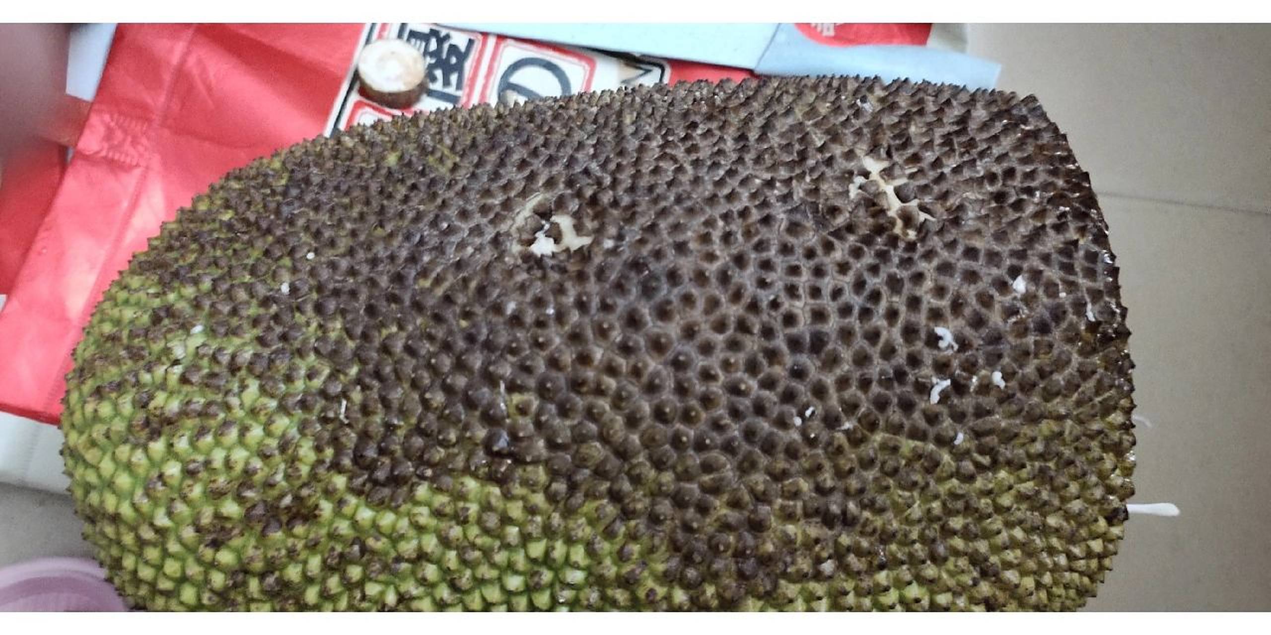 菠萝蜜表面已经烂了 姐妹们,你们知道菠萝蜜表面已经烂了,能戳的进去