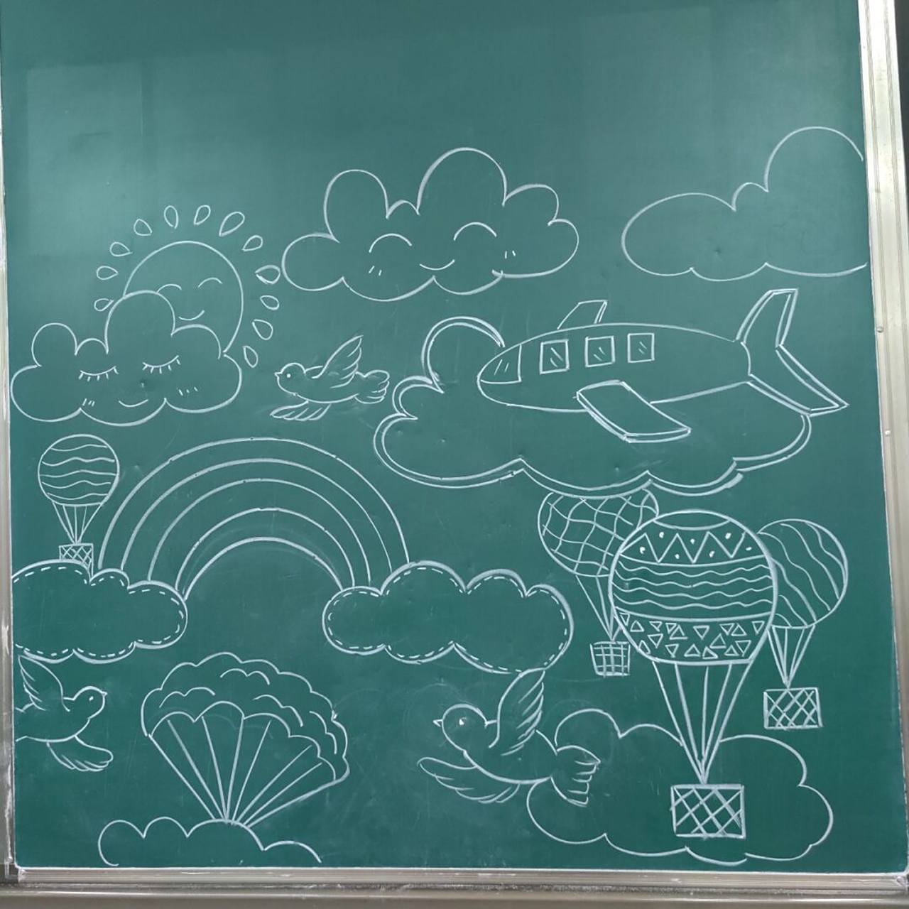 小学一年级美术课示范画《美丽的天空》 #黑板画# #简笔画# #美术老师