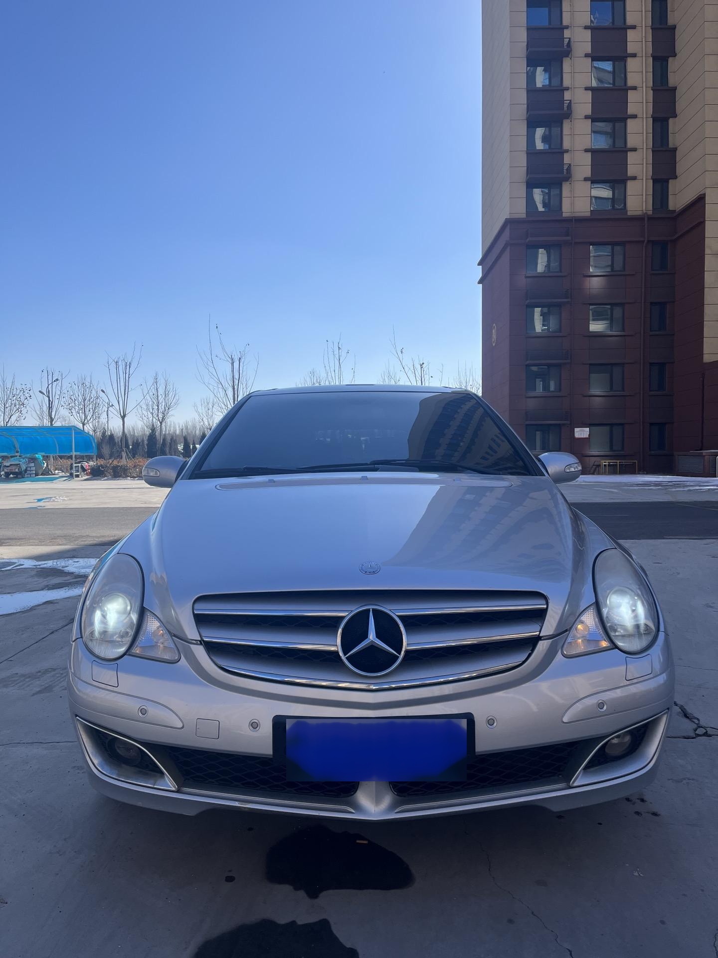 奔驰旗舰车型轿车图片