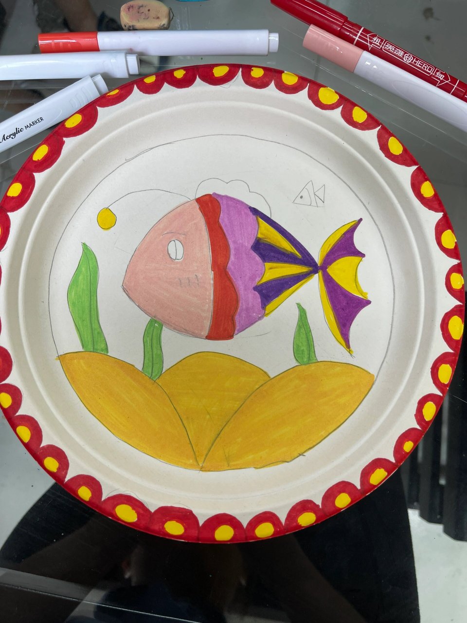 盘子画小鱼