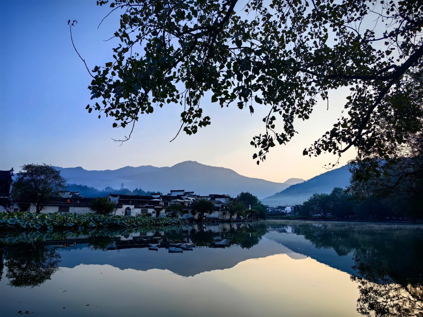 水墨宏村 何惧车摇马慢,人间山水画—水墨宏村.