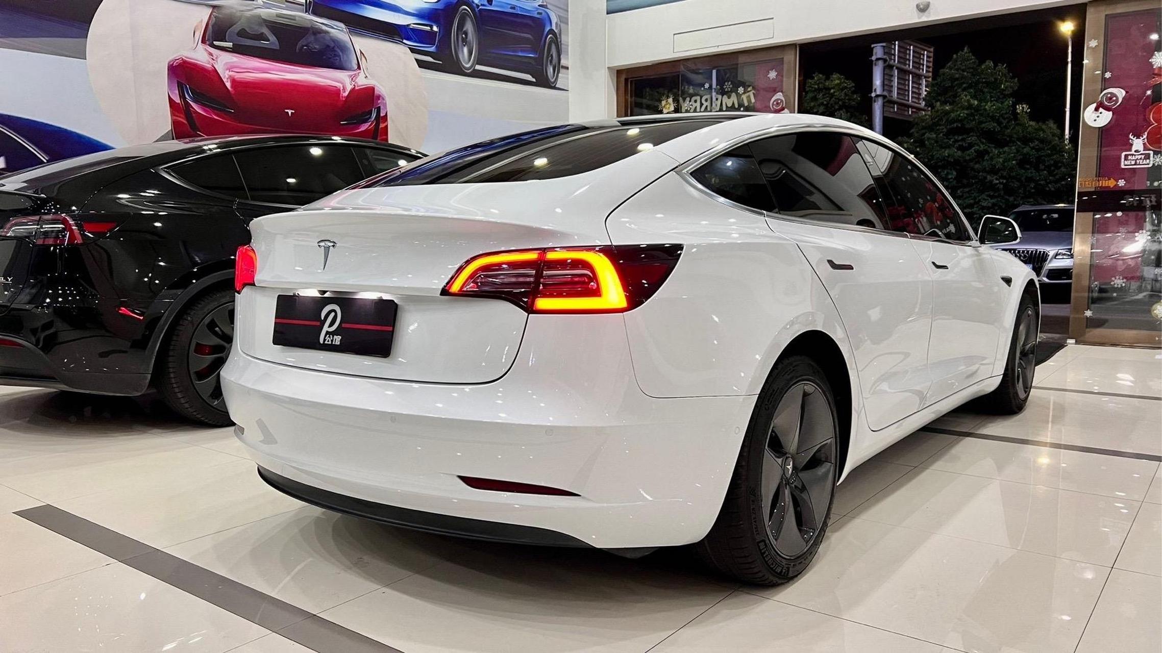 最新到店 21款特斯拉model3标准续航 选配珍珠白车漆02黑色内饰