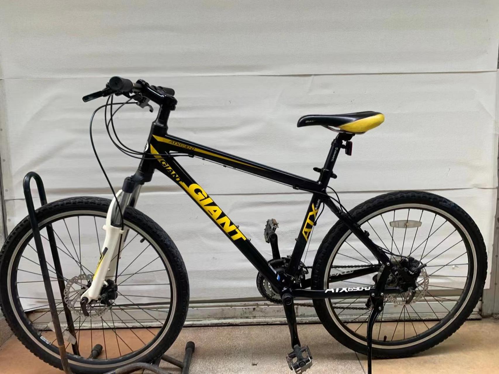 捷安特atx690d,特价799,配置禧玛洛21速线拉碟刹,m号铝合金车架26轮组