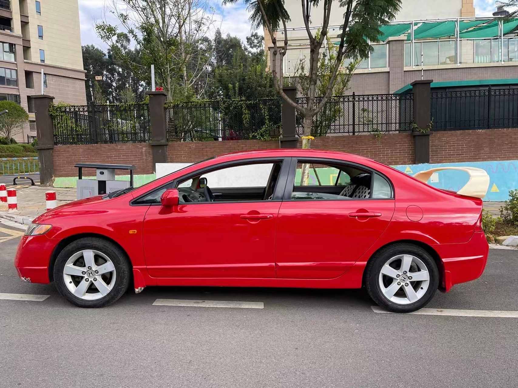 2006年8月上牌本田思域,超级耐用又保值,当时新车办完17万左右,车况好