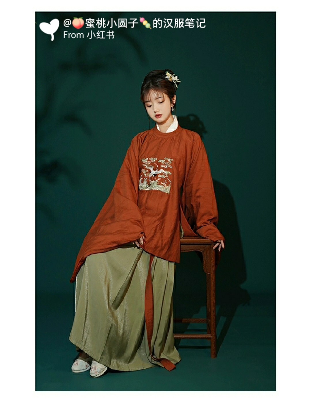 复原图稿绣花的明制圆领大襟补服你爱了吗