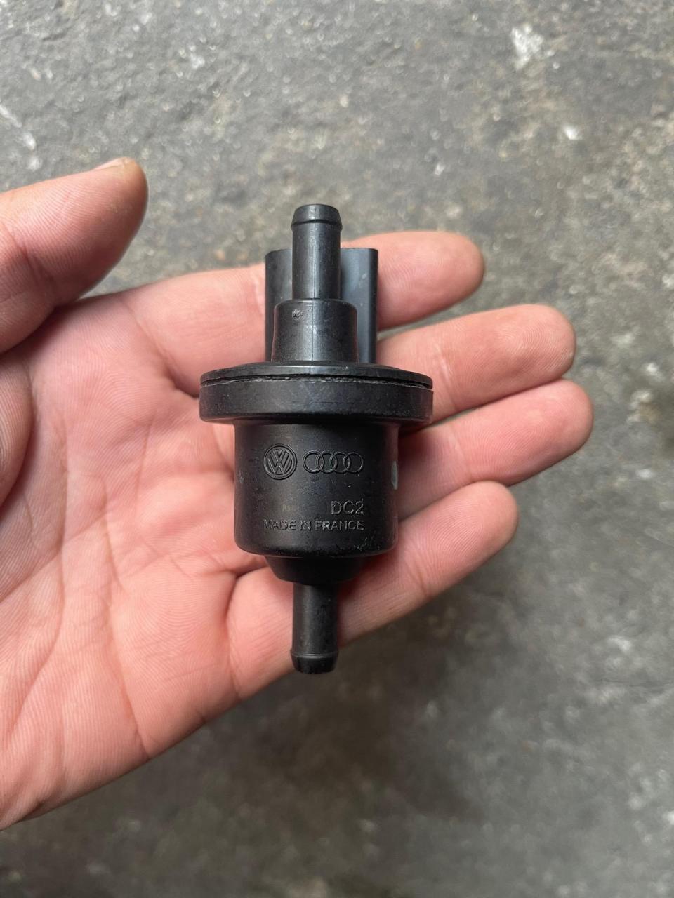 看看 大众新捷达/新桑塔纳原厂活性碳罐电磁阀