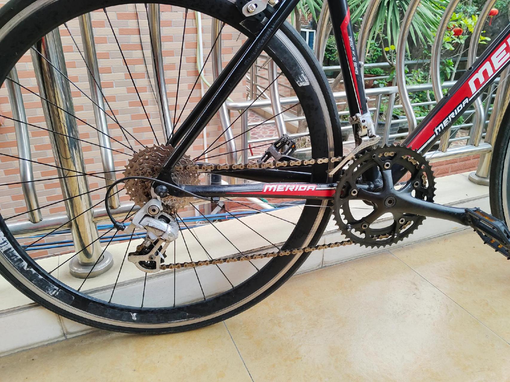 出台美利达r903公路车, 黑底红字,搭配简洁耐看!