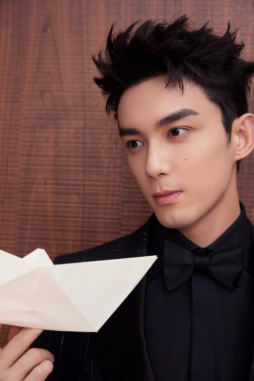 9399♂15世界纷纷扰扰,吴磊leo冷静思考.