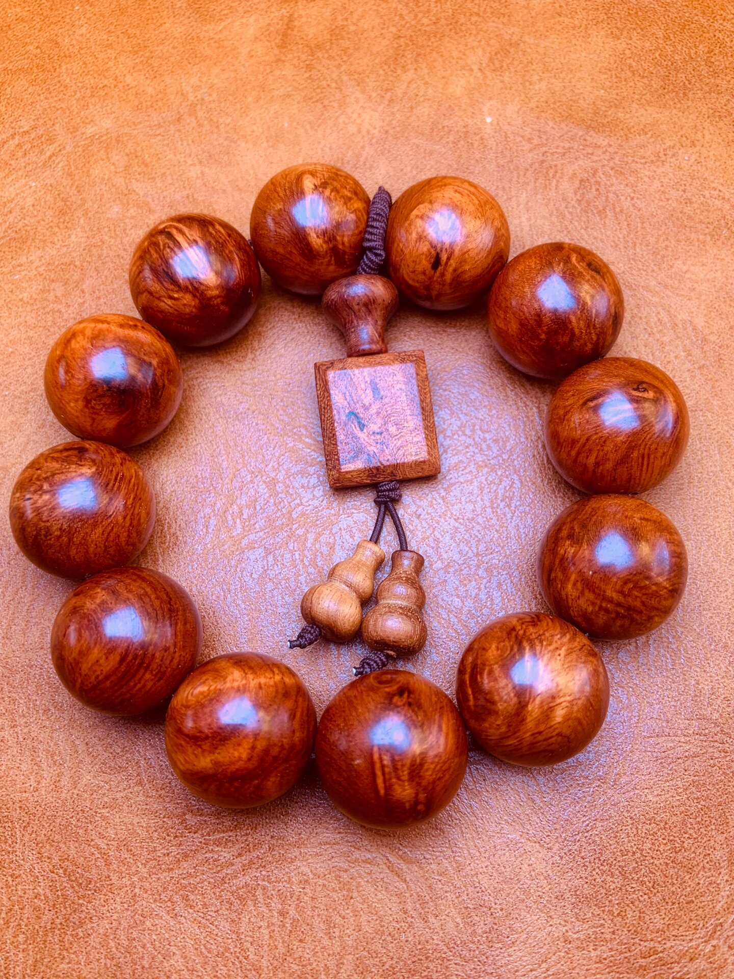 缅甸黄花梨手串75包邮 精品缅甸黄花梨满榴疤佛珠手串手链媲美海南黄