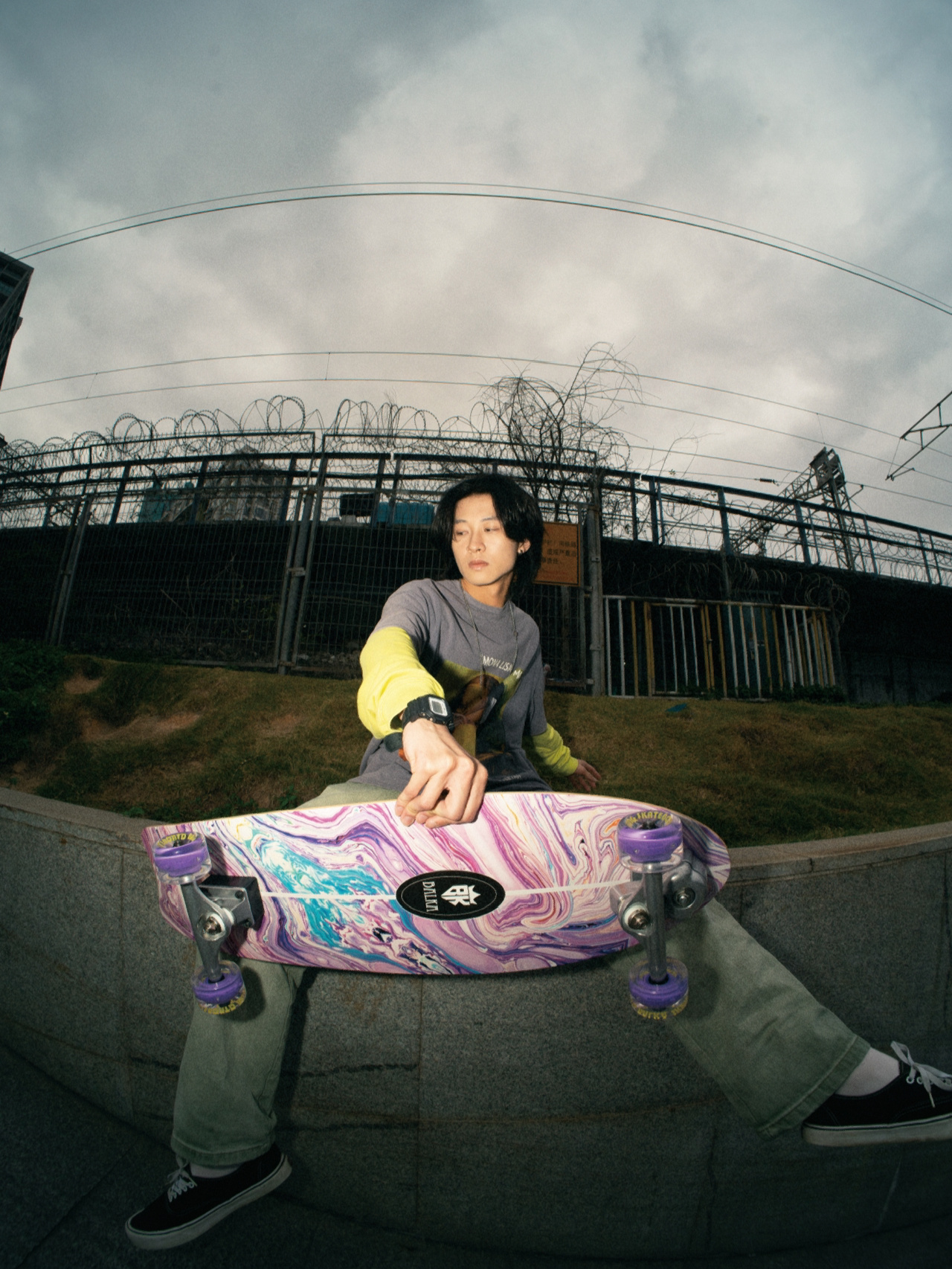 日常的滑板也拍出了不一样的感觉 	 搭配胶片感的
