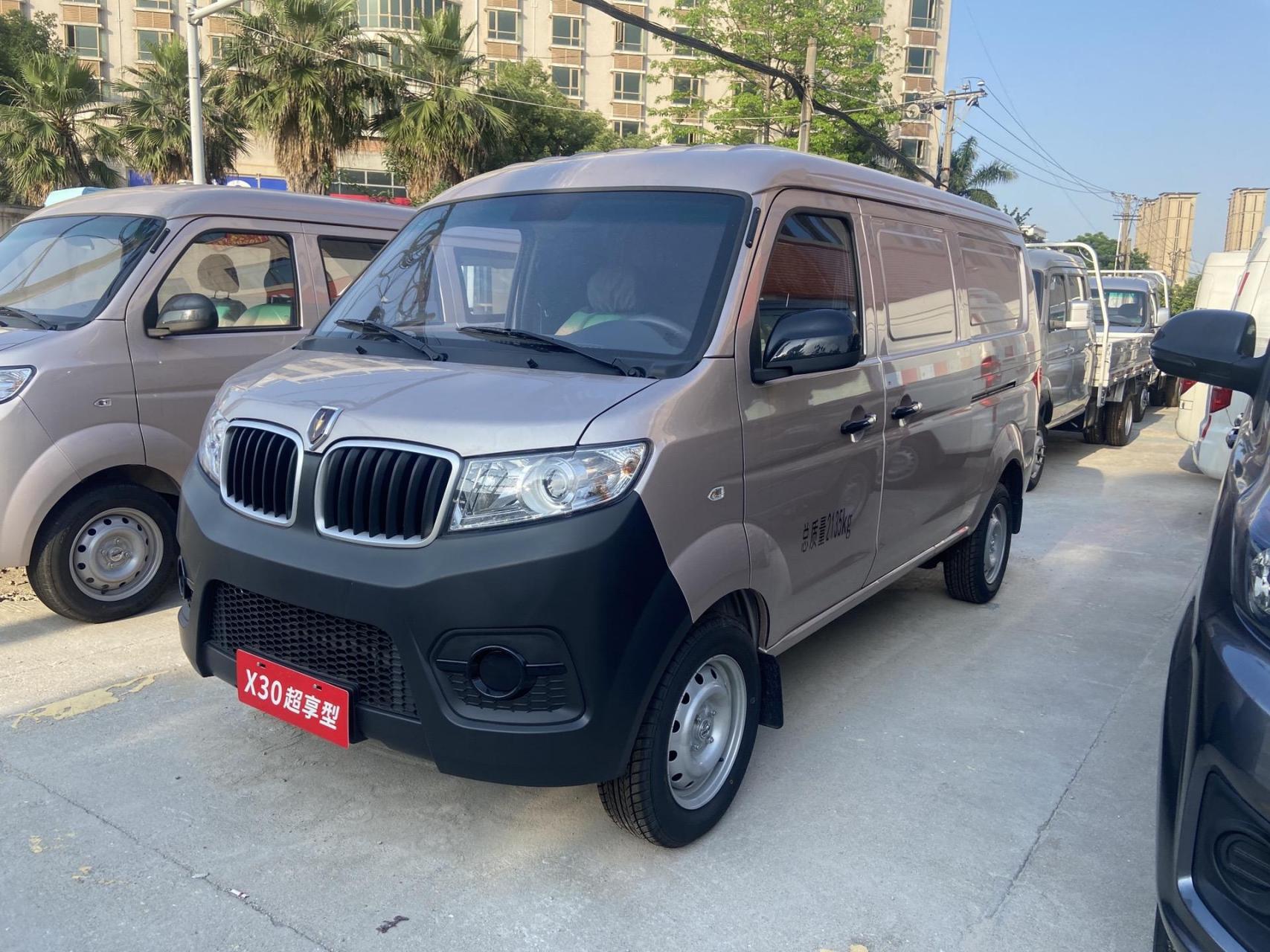 金杯小海狮x30,4.2方,货箱长度2.2米,促销价31900