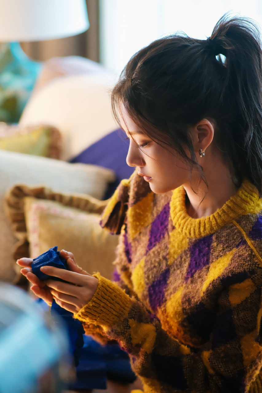 任敏玫瑰美人:微光缱绻,曼丽明眸,随性慵懒