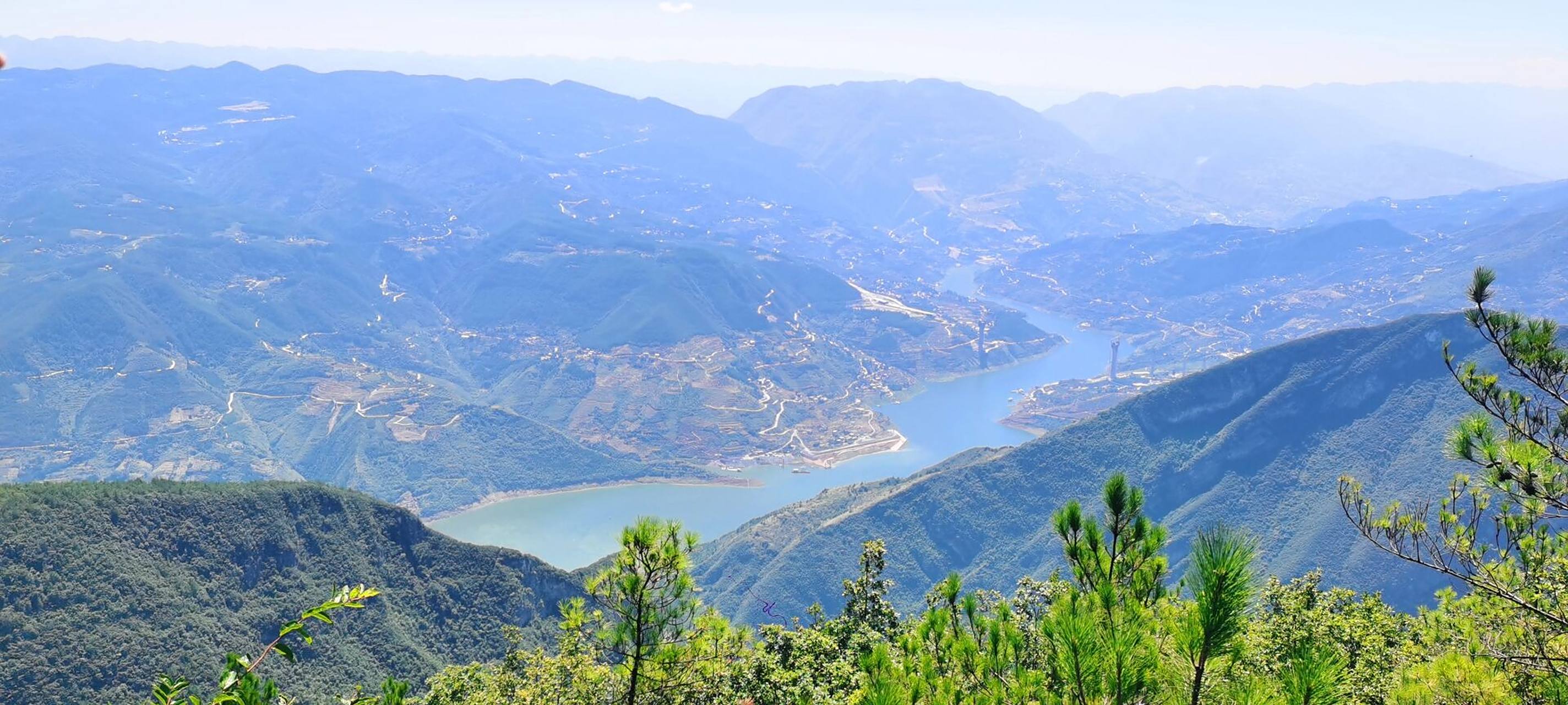 奉节旅游攻略:三峡之巅怎么去 从高山之巅俯瞰瞿塘峡,长江变小了,夔门