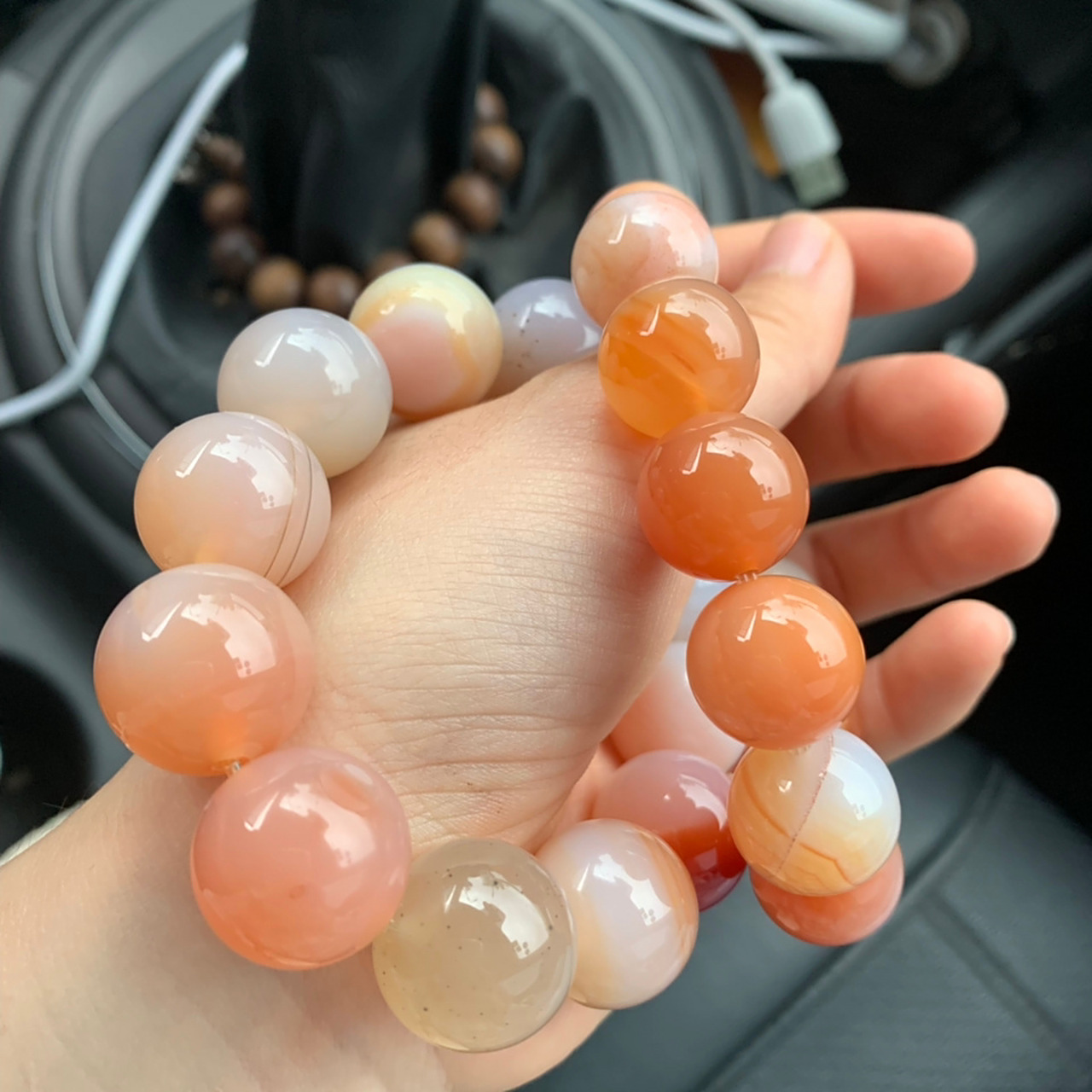 极品玛瑙手串新疆奇台捡的原石打成手串 我老公去奇台搜集的捡的成色