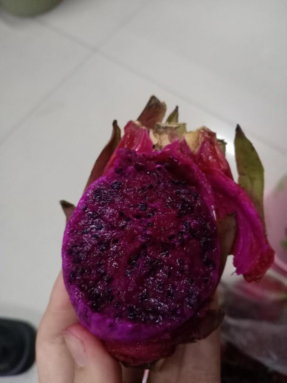 火龙果里面这个颜色是不是坏了