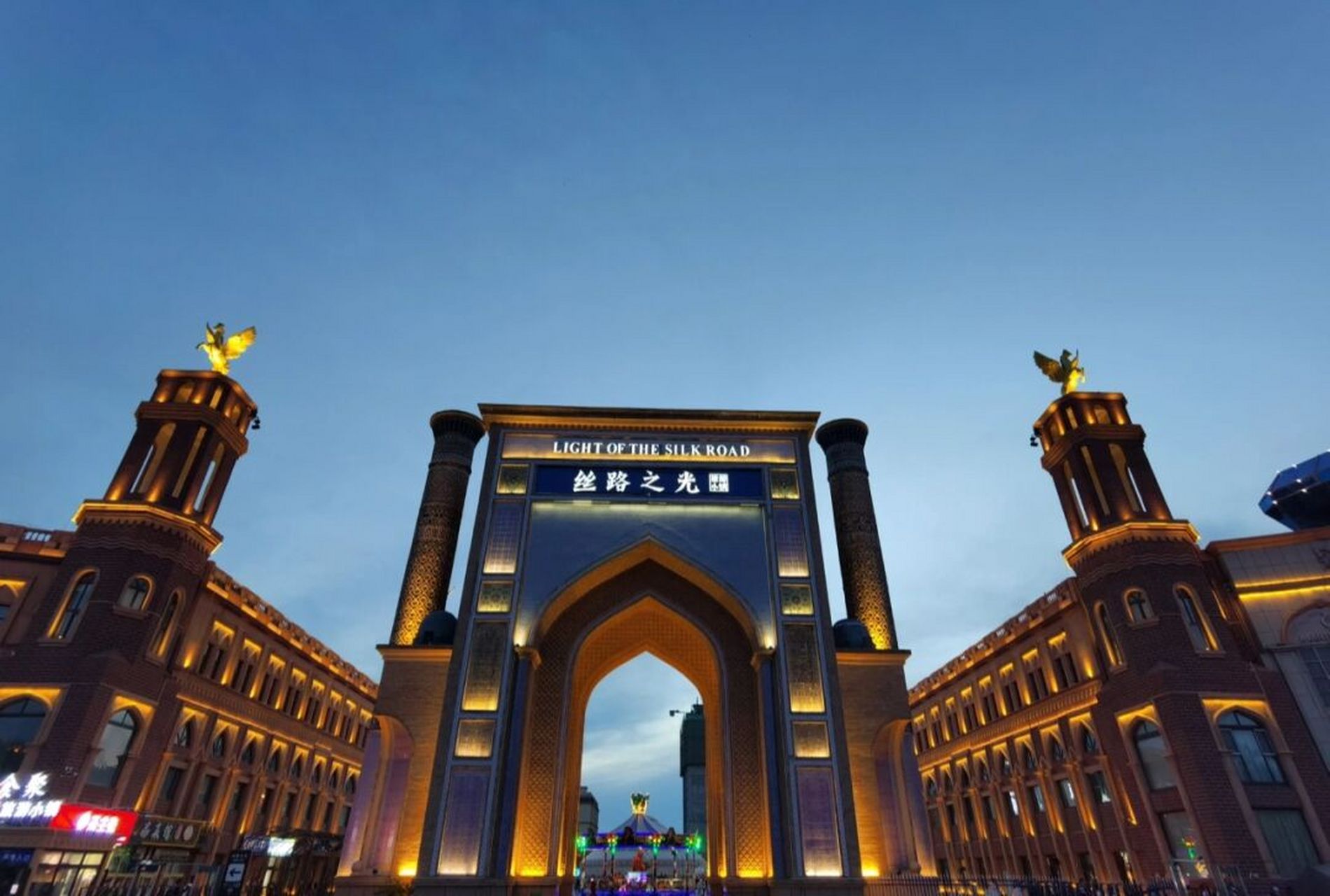 伊宁市区一日游喀赞其7915六星街79丝路之光 如果到伊宁比较早