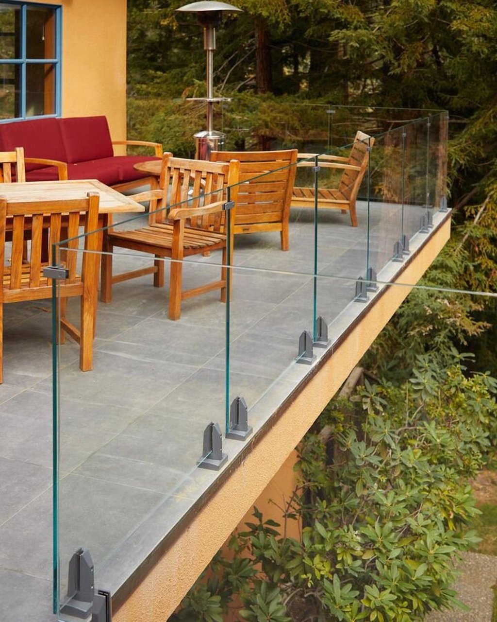 杭州室外玻璃护栏扶手 室外玻璃护栏建议用超白钢化玻夹胶,通透度高