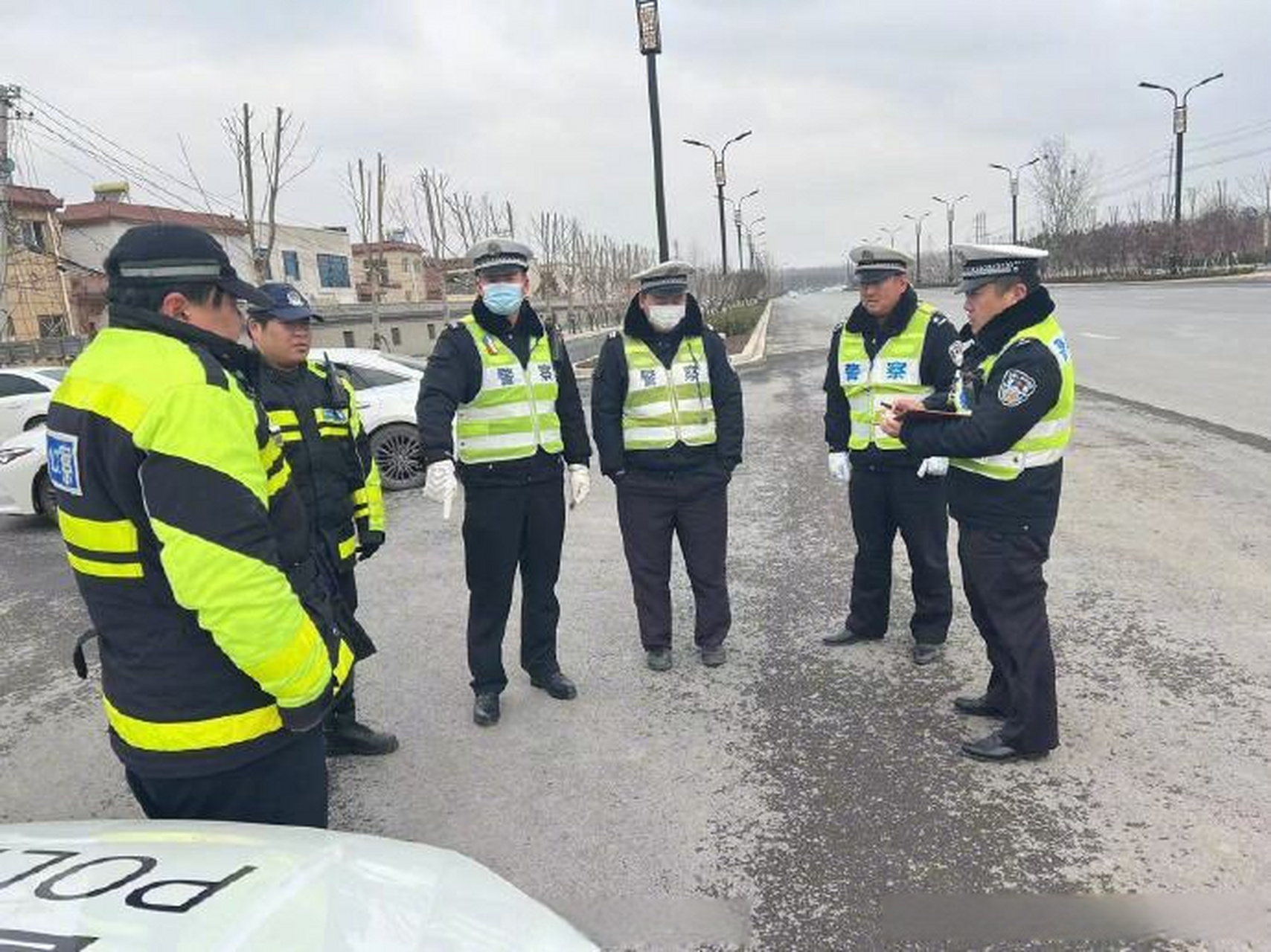 【寒冷冬夜 开封交警一路守护平安[心】受超强冷空气影响,开封市气温