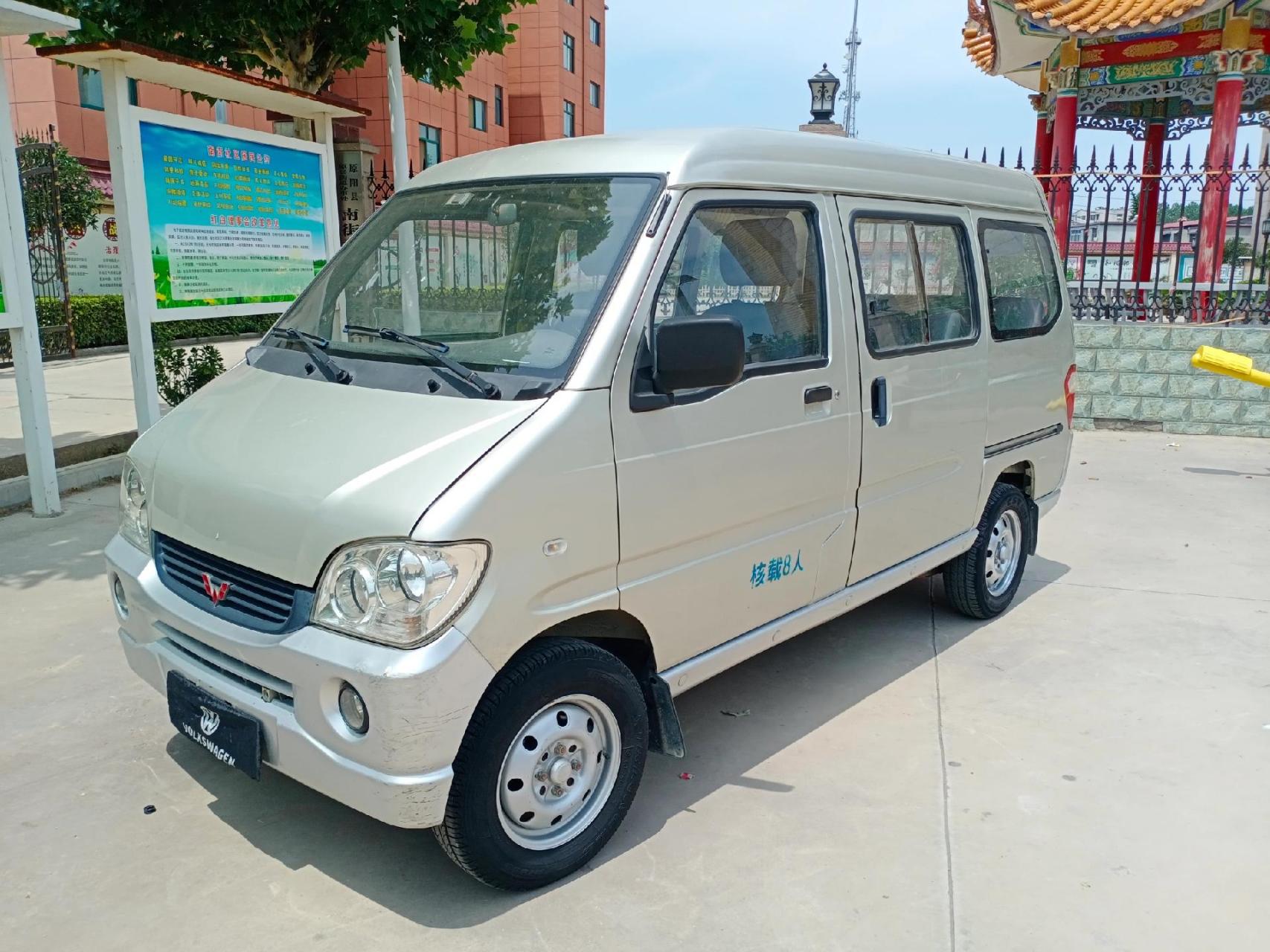 2010年五菱之光个人一手车,刚行驶十万公里机器滴油不渗.