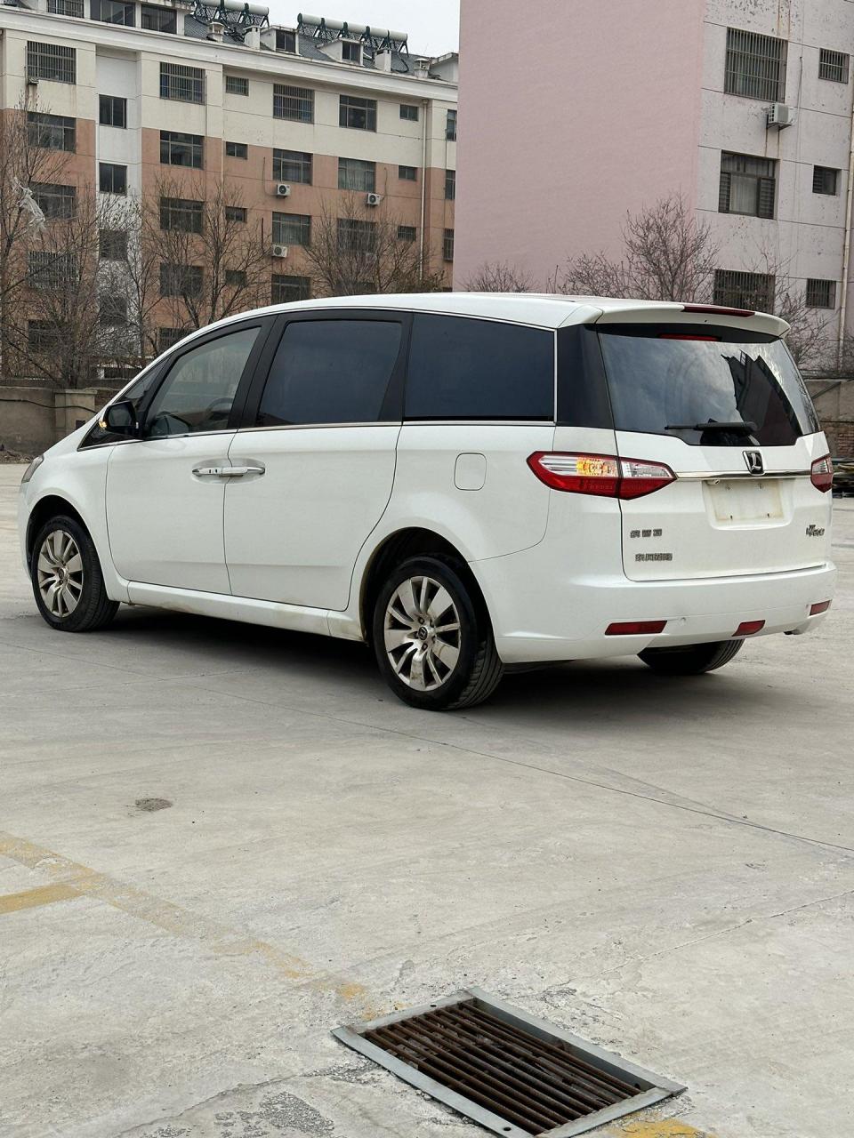 三万小七座商务,一手 新到14年79715纳智捷mpv七座豪华商务舱