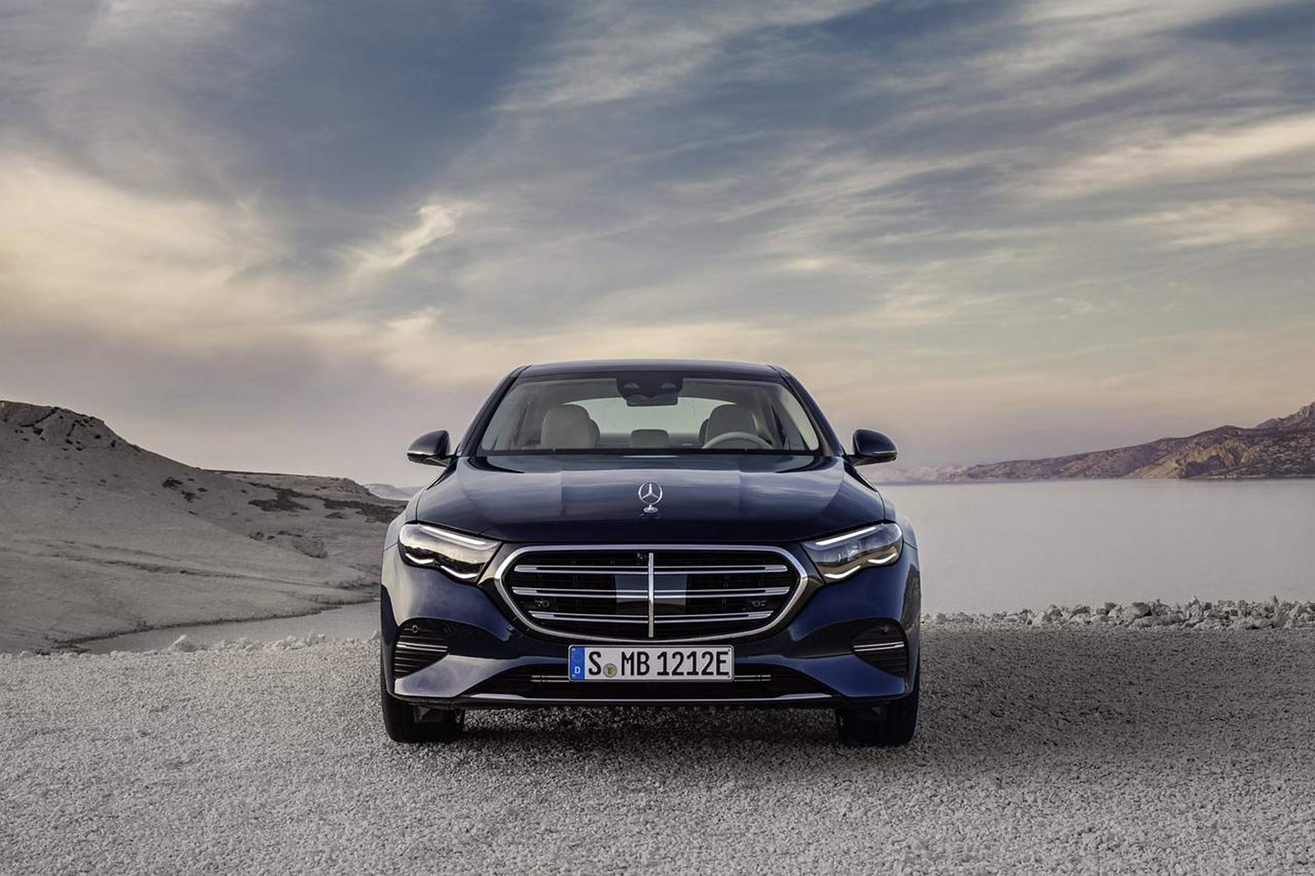 w214新一代奔驰e级,个人觉得立标版很帅,有上一代奔驰s级的感觉 大标