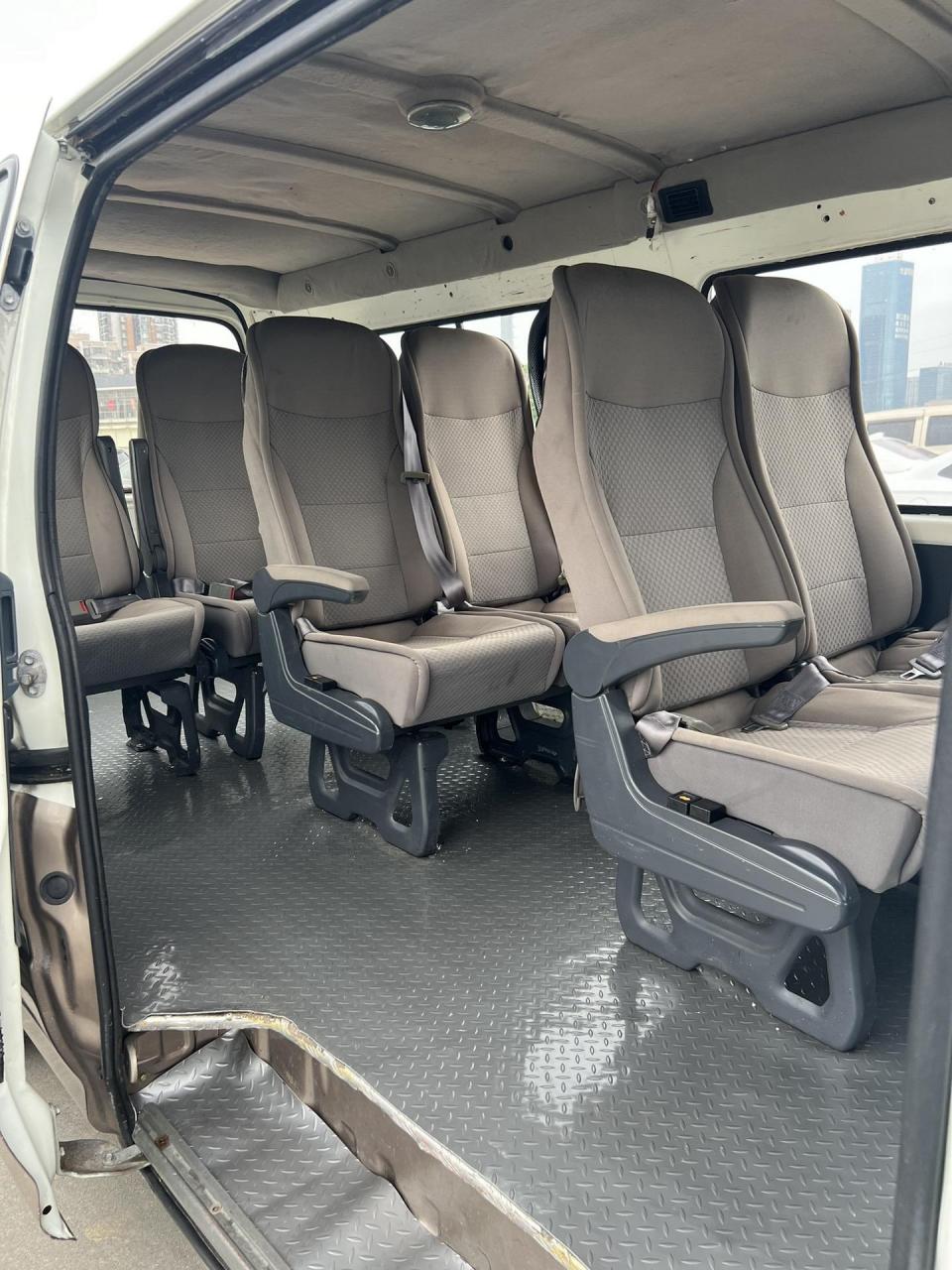 福田面包车 9座小型客车