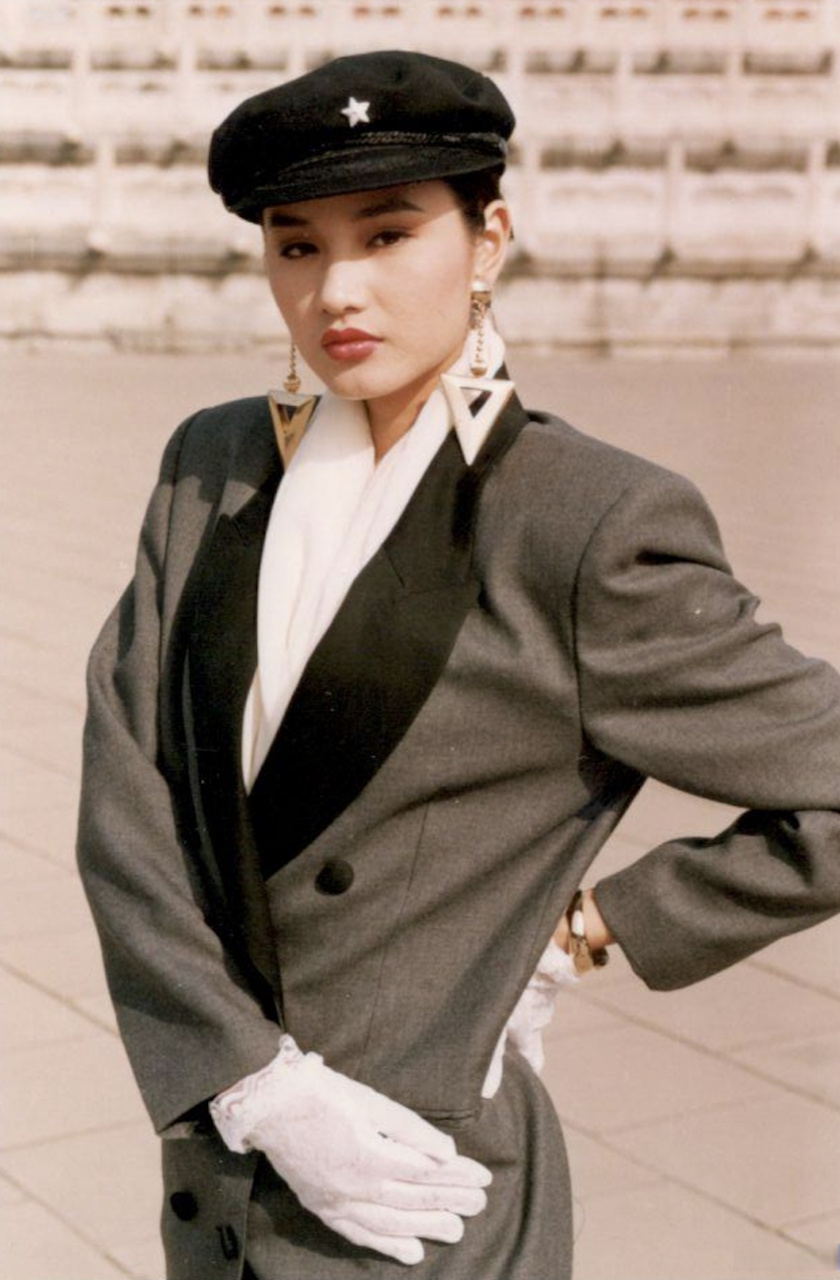 时光星赏# 瞿颖90年代的广告造型和走秀图.