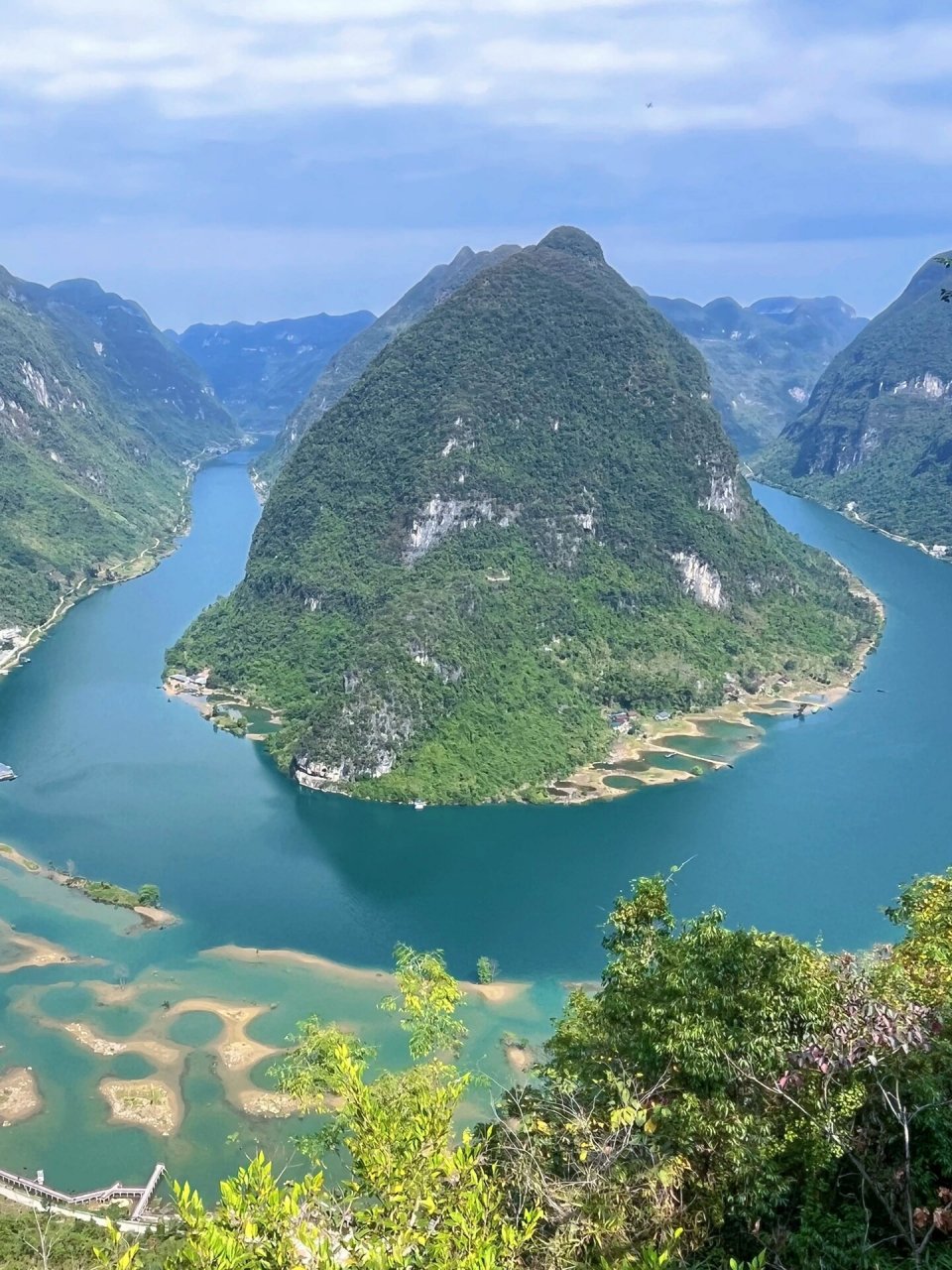 广西河池红河天下第一湾到底有多美. 周末的时间和小伙伴们.