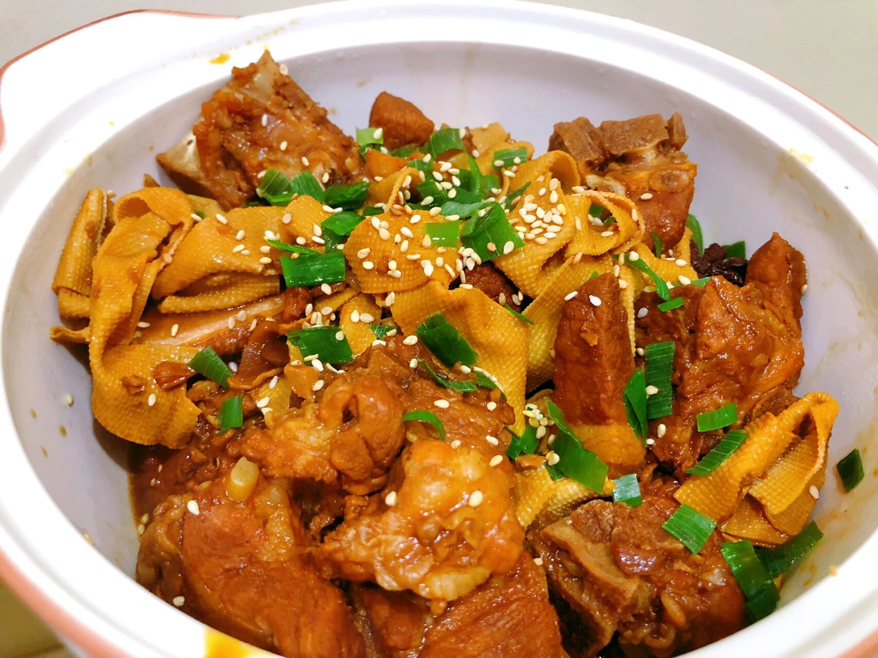 排骨千张结,超级好吃的家常菜 小时候超爱妈妈做的红烧肉烧千张结,家