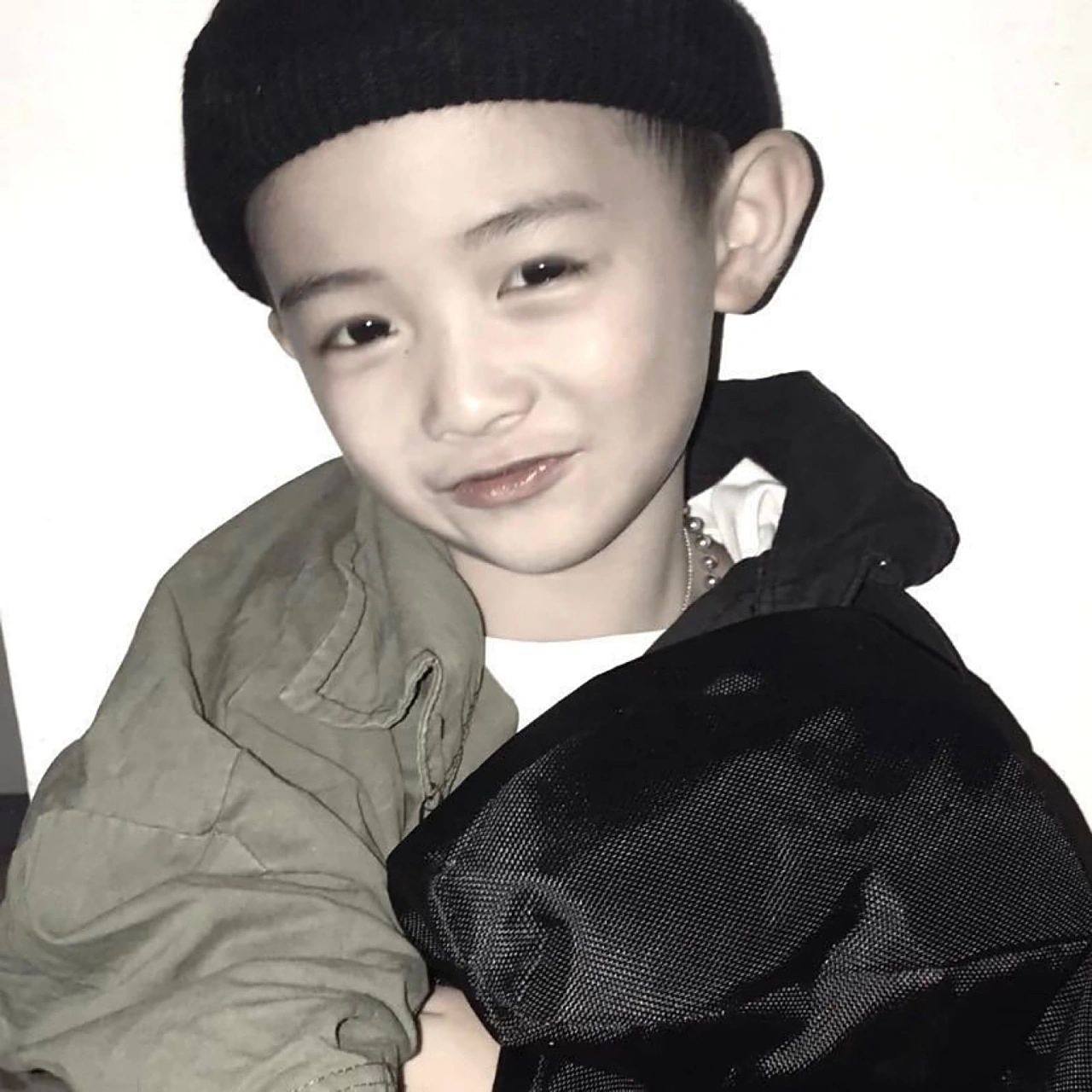 小男孩酷帅头像