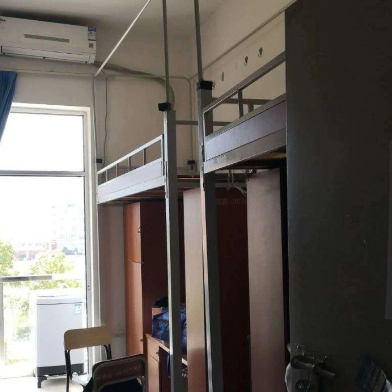 福州职业技术学院 福州职业技术学院 p1:6人寝,有两个空调,上床下桌