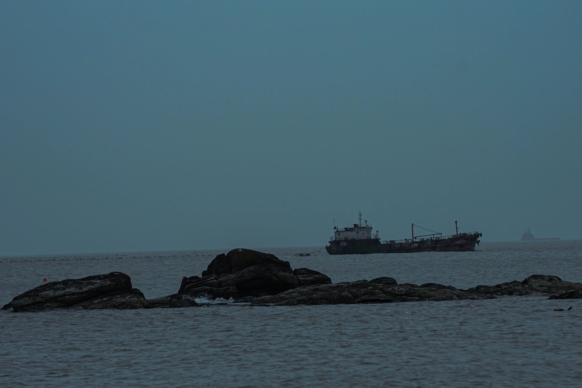 威海搁浅巨轮"塞班之星号" 99导航定位:威海市荣成市靖海卫寸娘娘庙