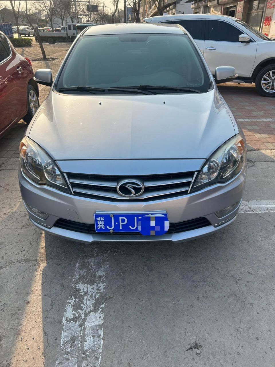 13年9月东南菱致v5手动挡,个人一手车,原版3块补漆,10万多公里,皮实