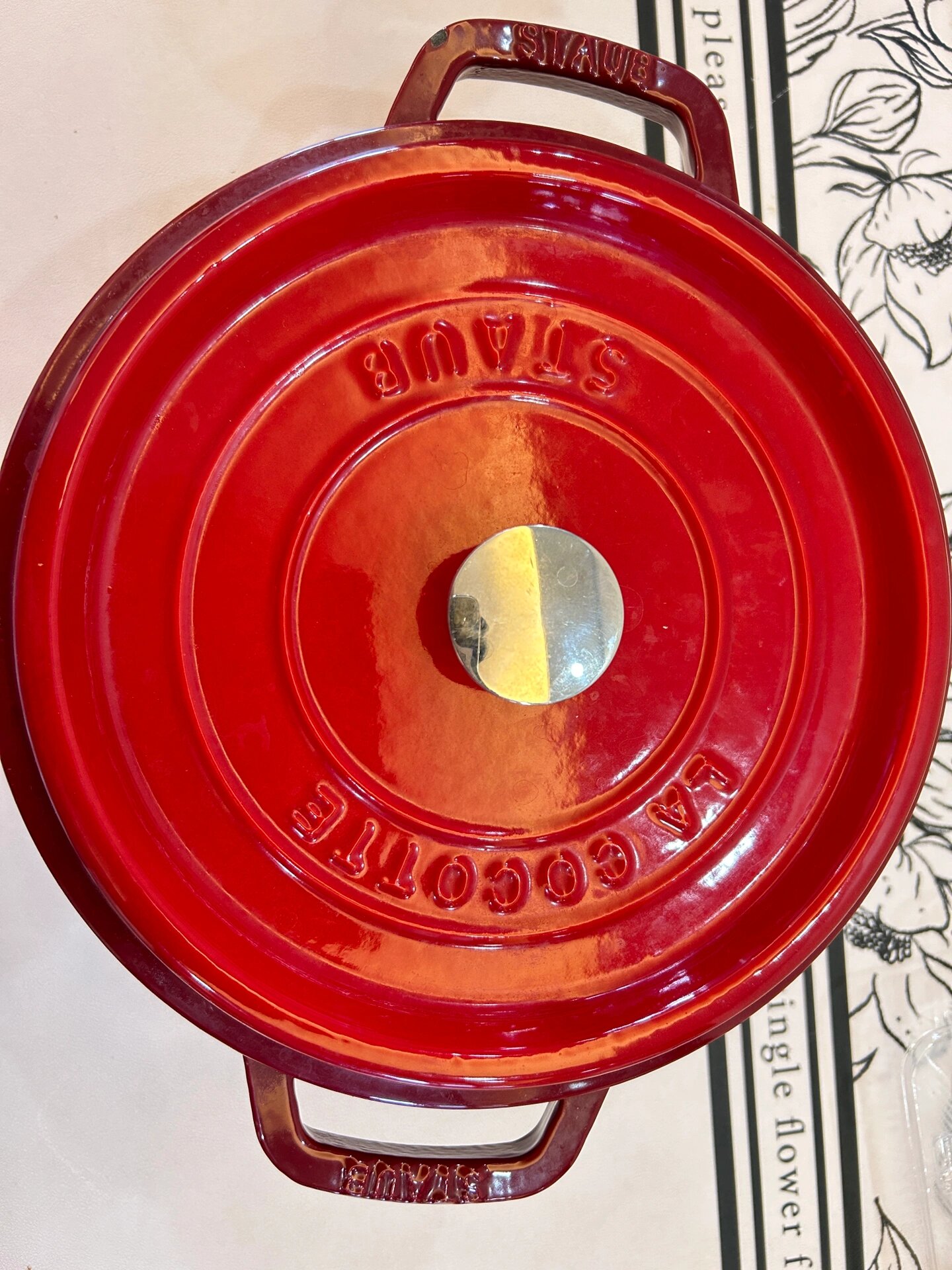 staub铸铁珐琅锅真假