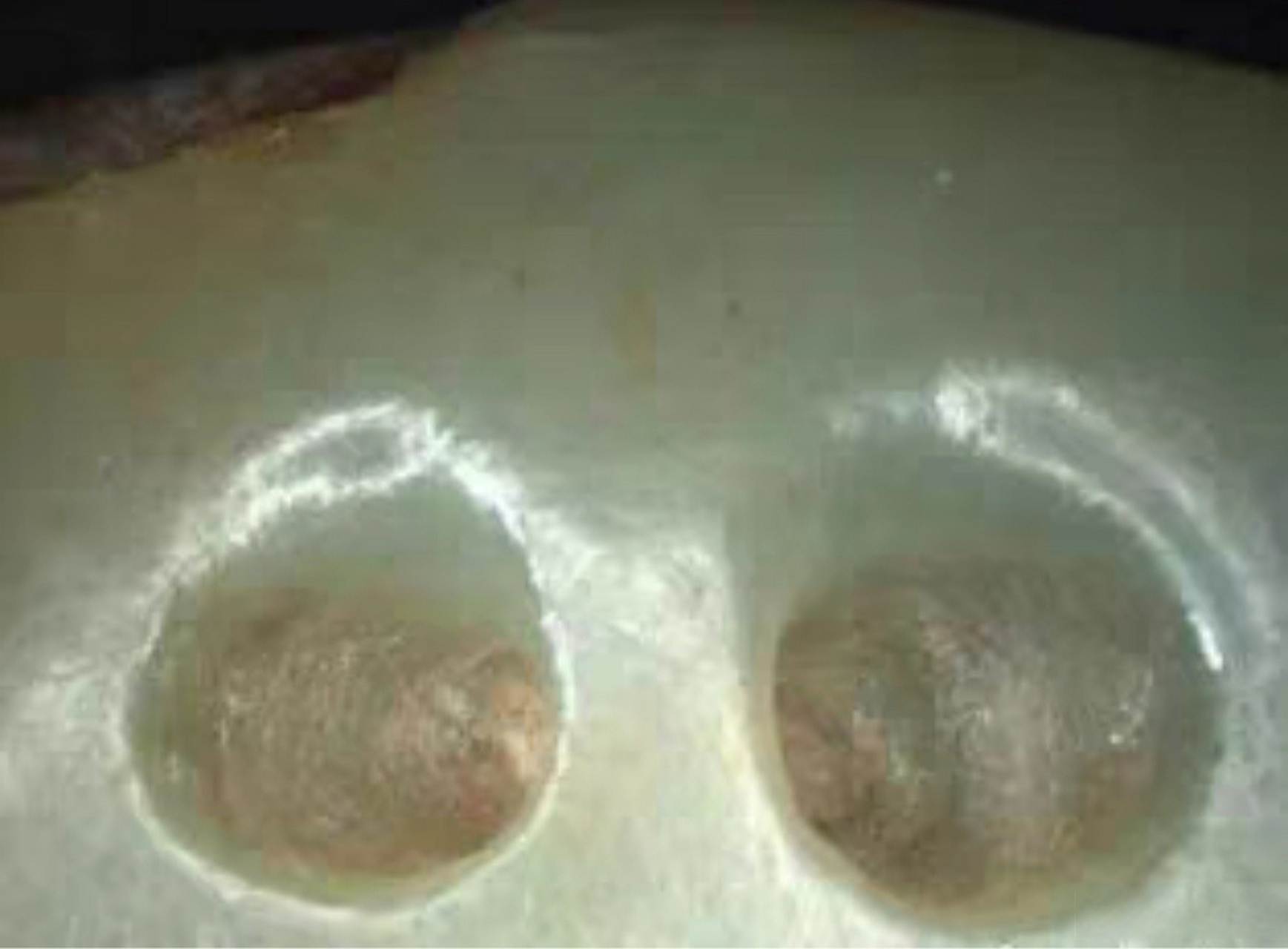 古玉居说玉# 红山文化玉器的牛鼻孔,在打孔过程中,需要加潮湿解玉砂