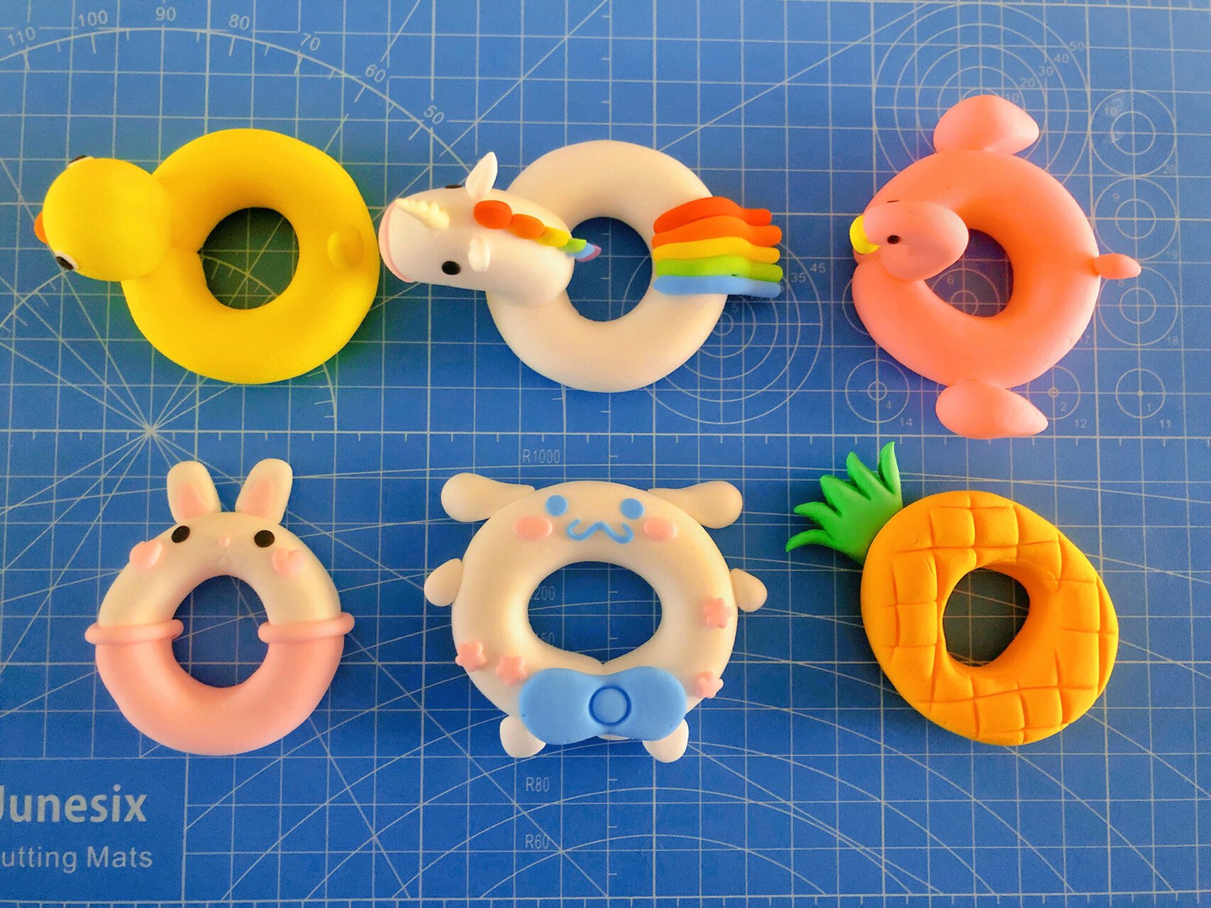 手工丨超轻黏土夏日游泳圈准备好了吗95 夏日泳池里的游泳圈,是夏天